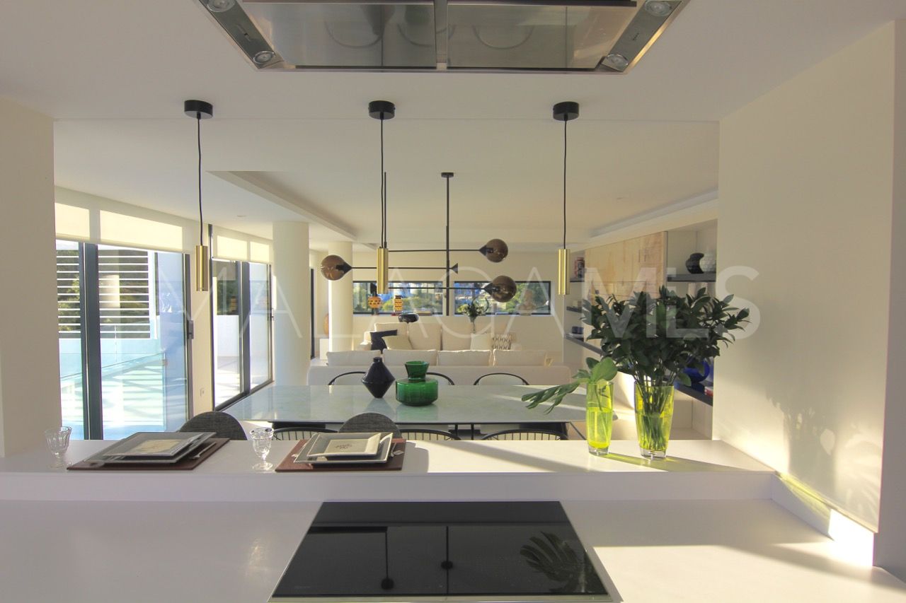 Villa for sale in Nueva Andalucia