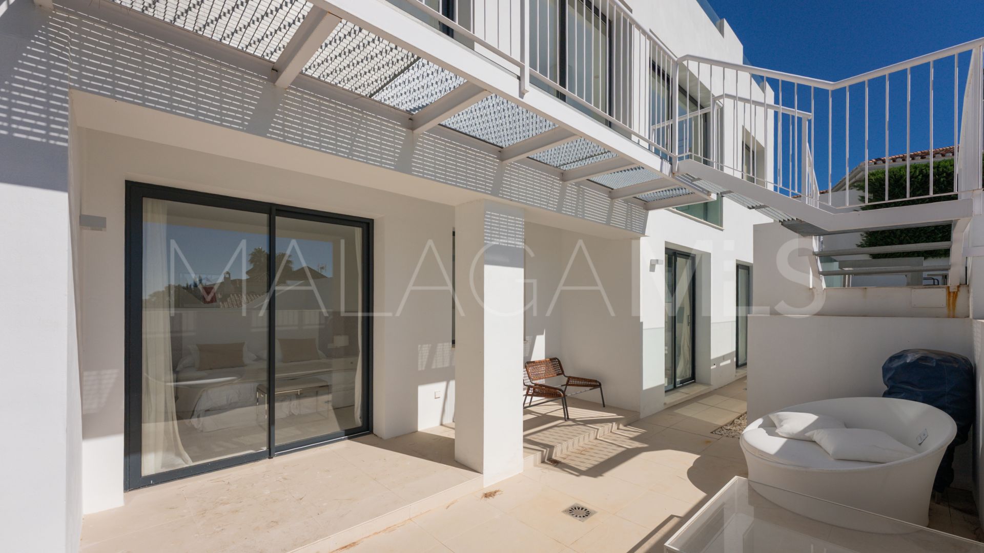 Villa for sale in Nueva Andalucia