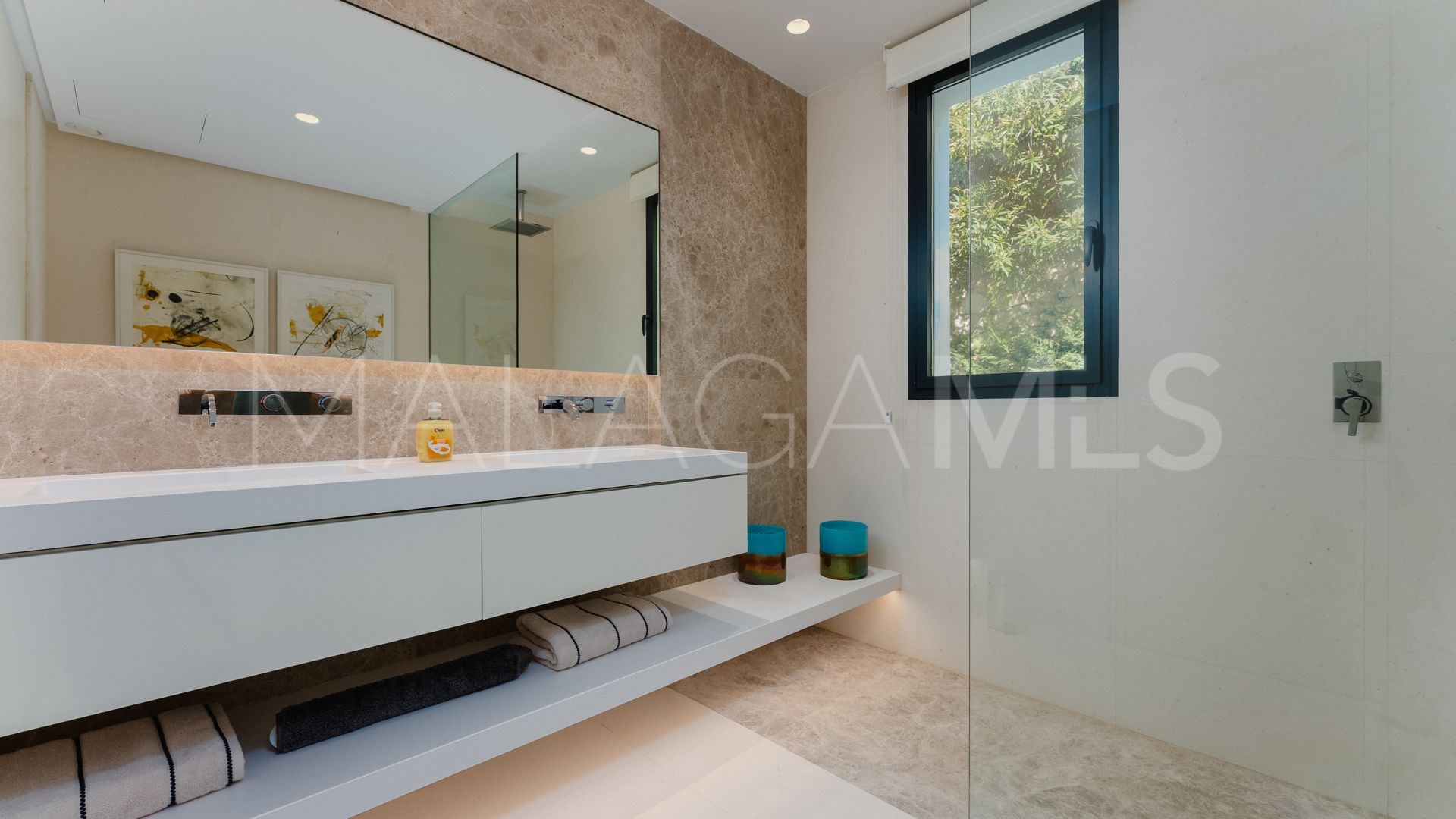 Villa for sale in Nueva Andalucia