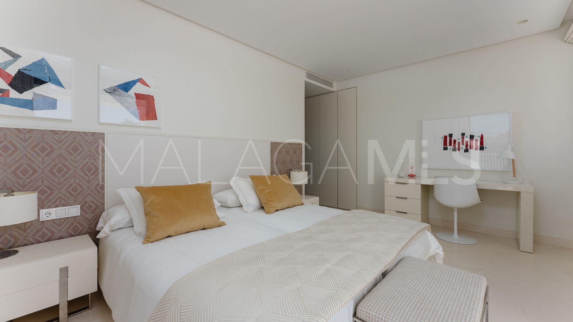 Villa for sale in Nueva Andalucia