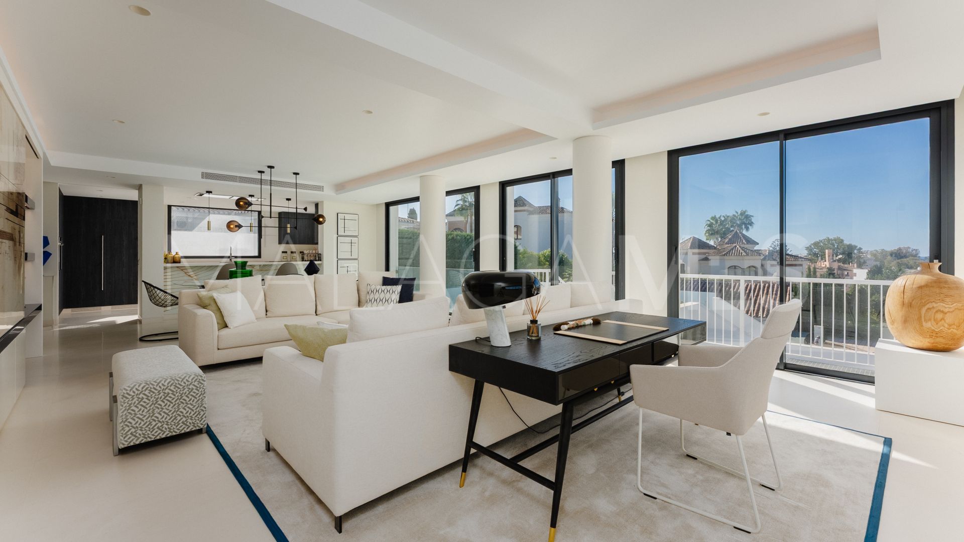 Villa for sale in Nueva Andalucia