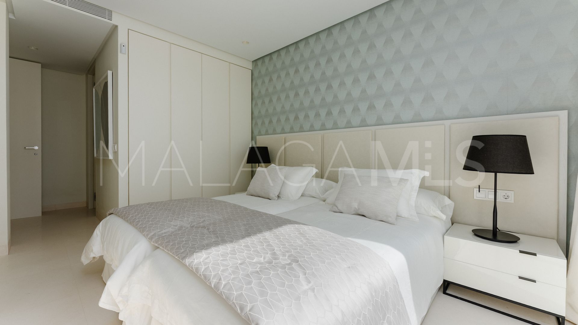 Villa for sale in Nueva Andalucia