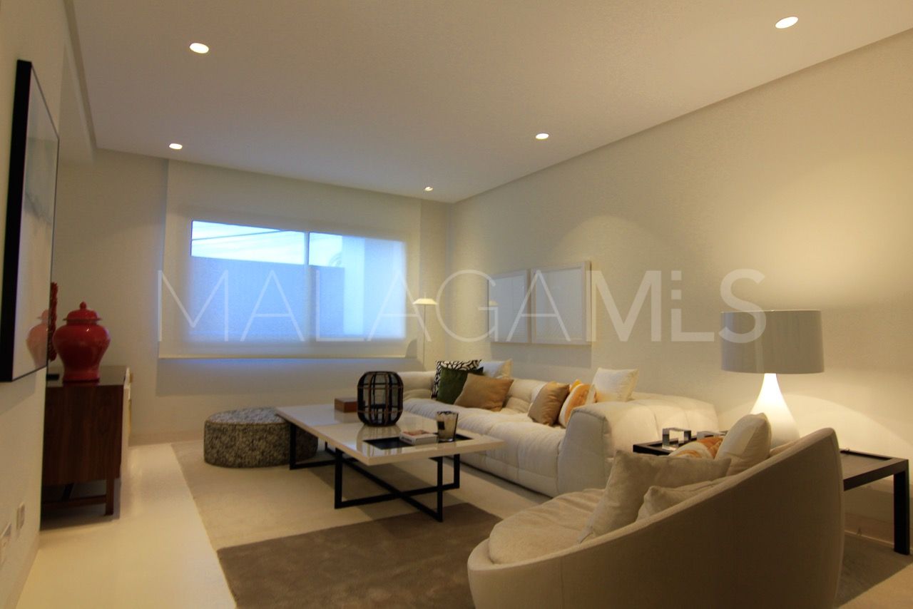 Villa for sale in Nueva Andalucia
