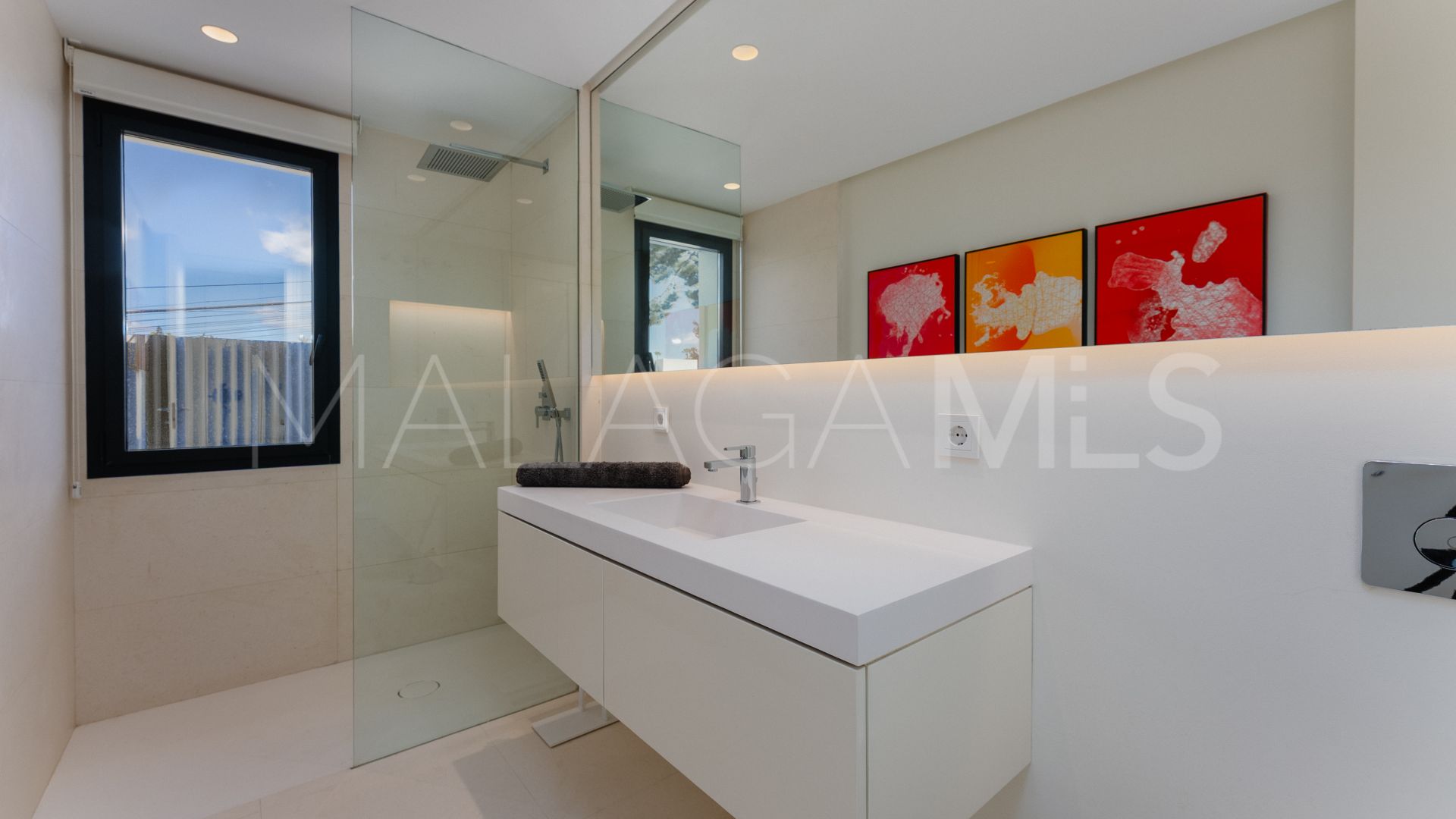 Villa for sale in Nueva Andalucia