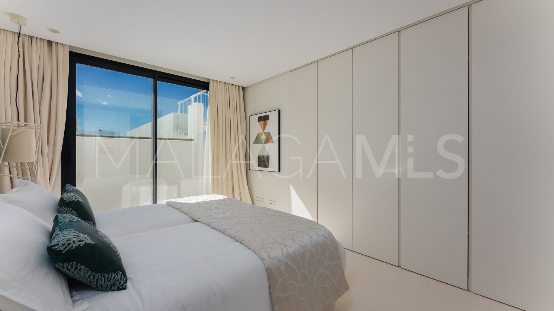 Villa for sale in Nueva Andalucia