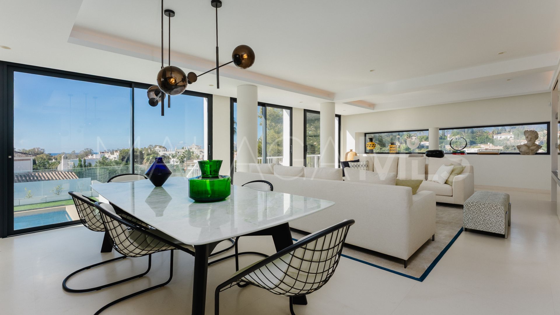 Villa for sale in Nueva Andalucia