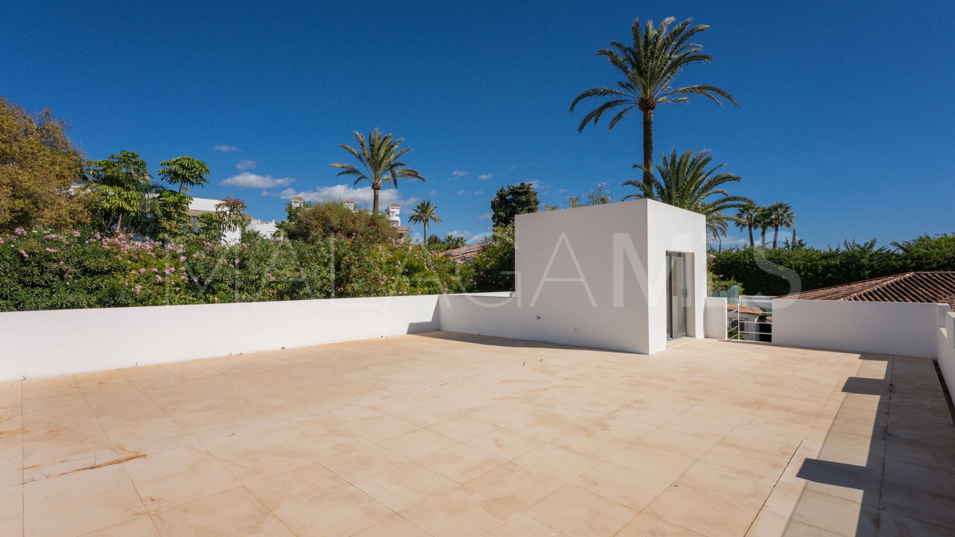 Villa for sale in Nueva Andalucia