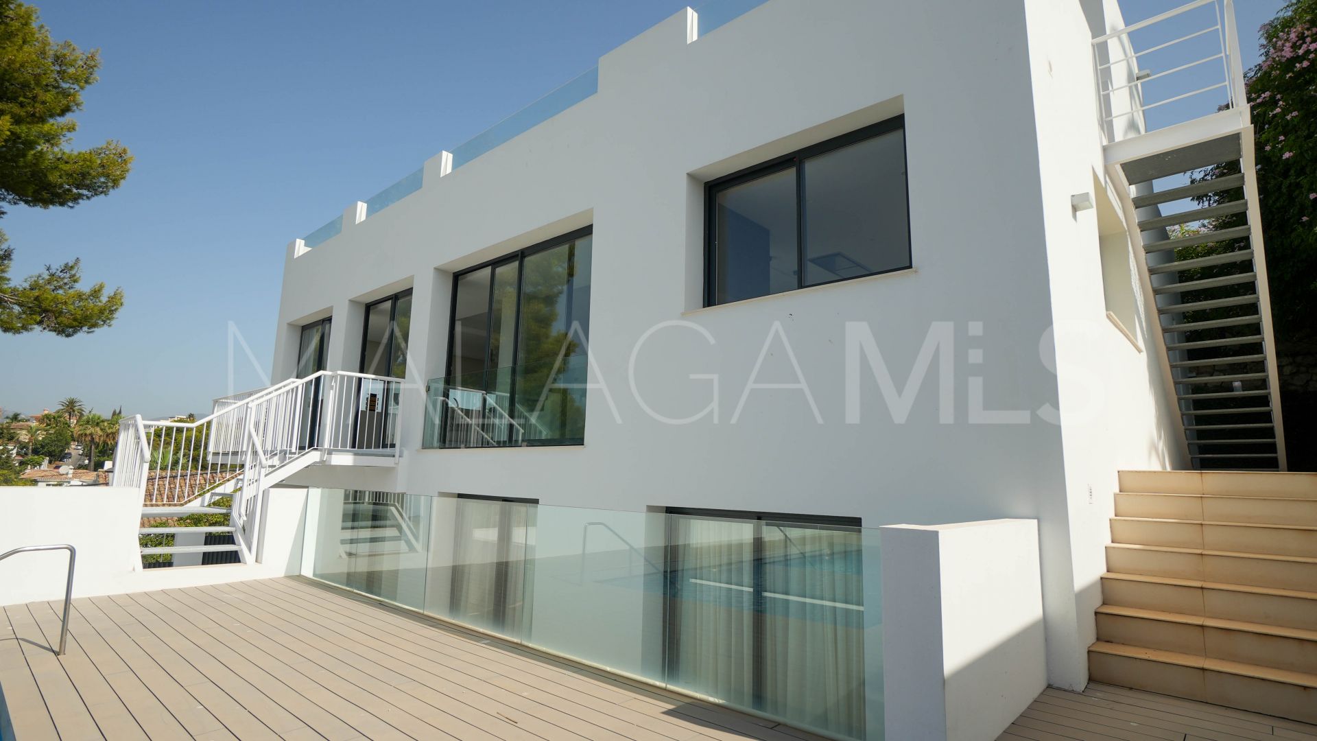 Villa for sale in Nueva Andalucia