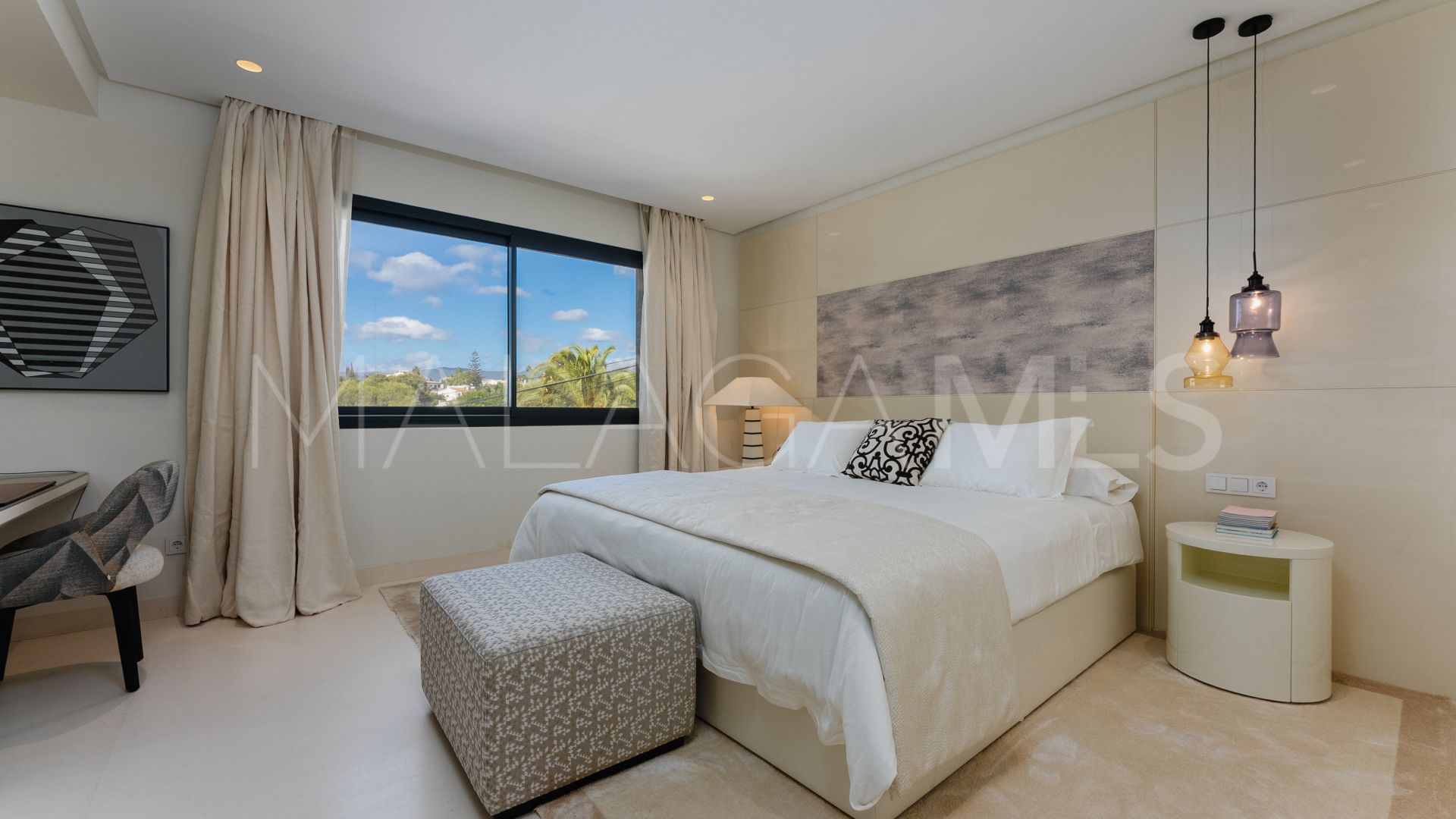 Villa for sale in Nueva Andalucia