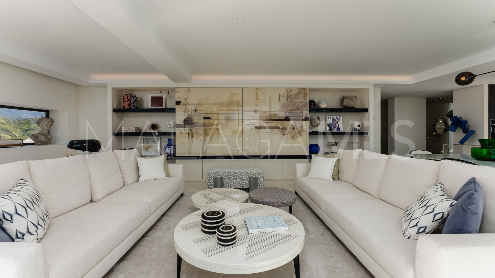 Villa for sale in Nueva Andalucia