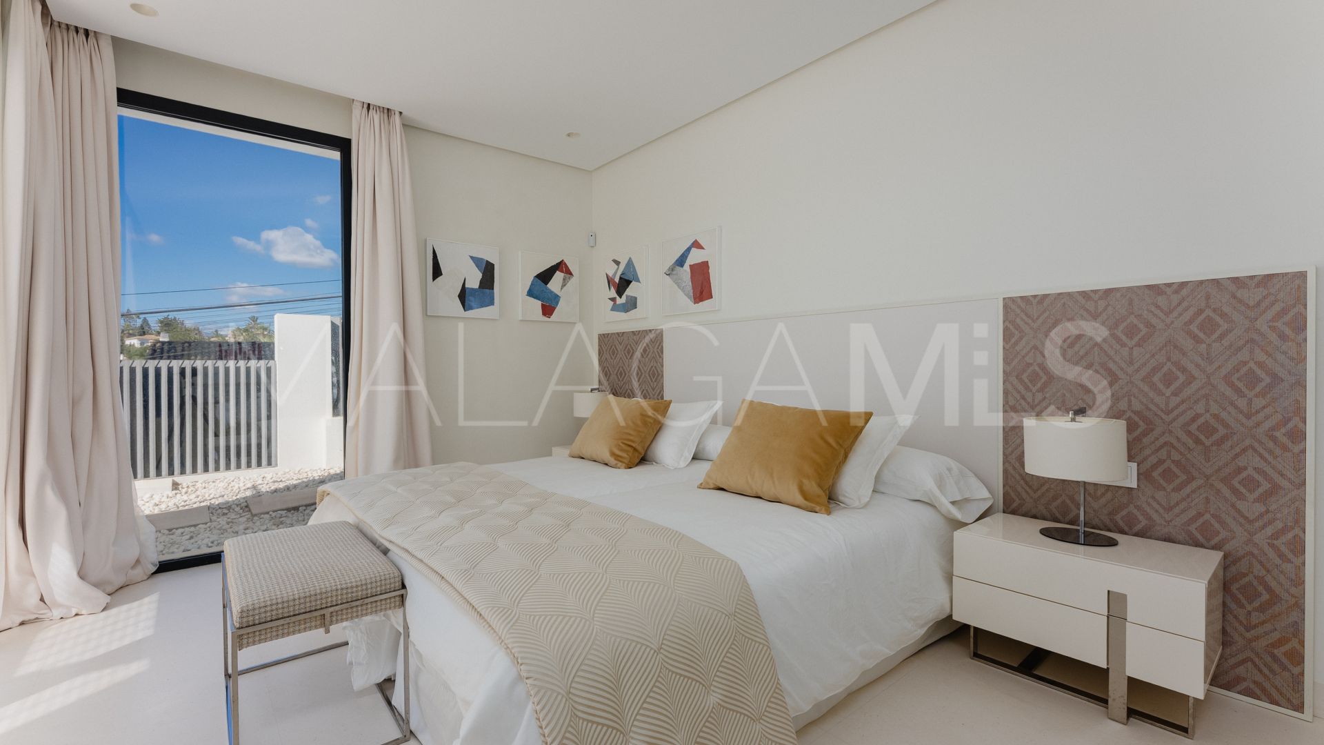 Villa for sale in Nueva Andalucia