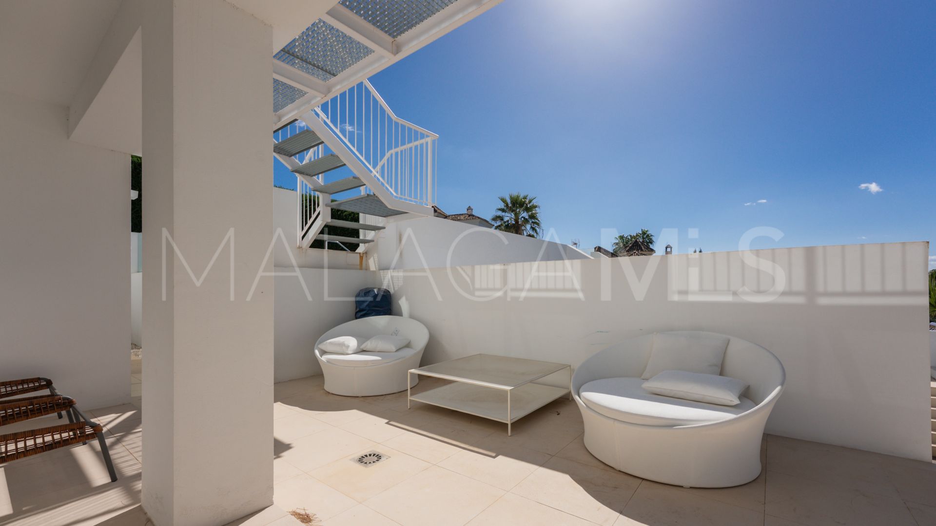 Villa for sale in Nueva Andalucia