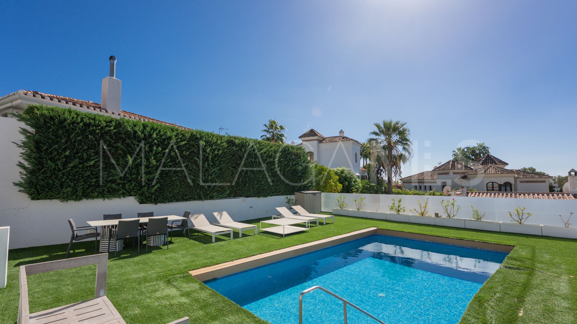 Villa for sale in Nueva Andalucia