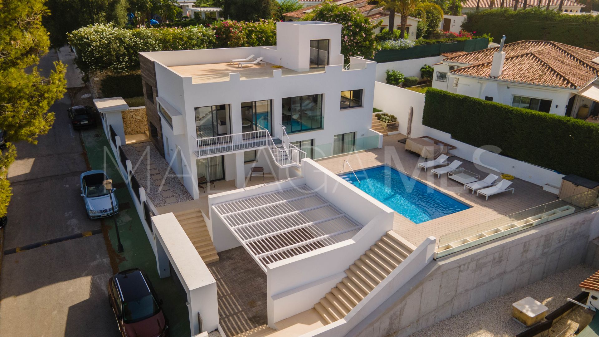 Villa for sale in Nueva Andalucia