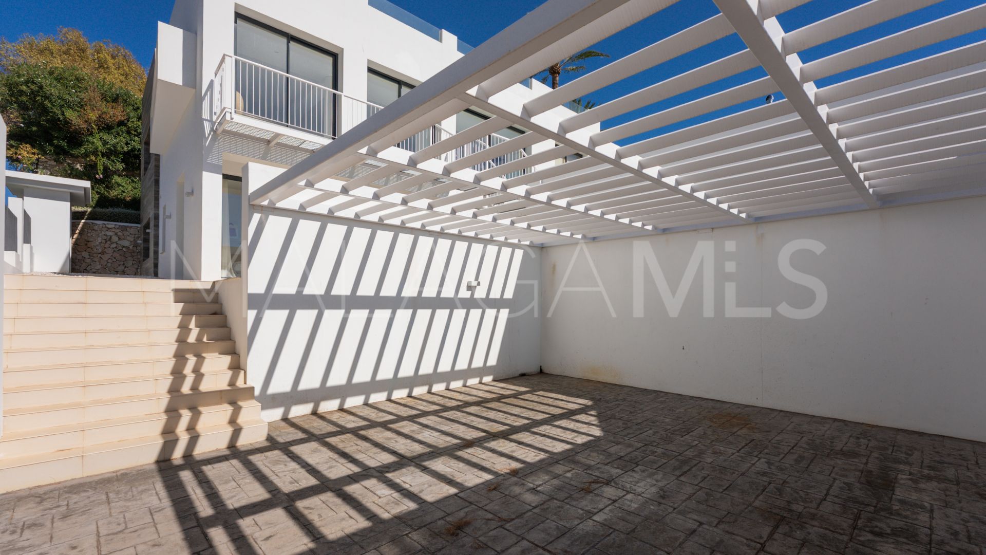 Villa for sale in Nueva Andalucia