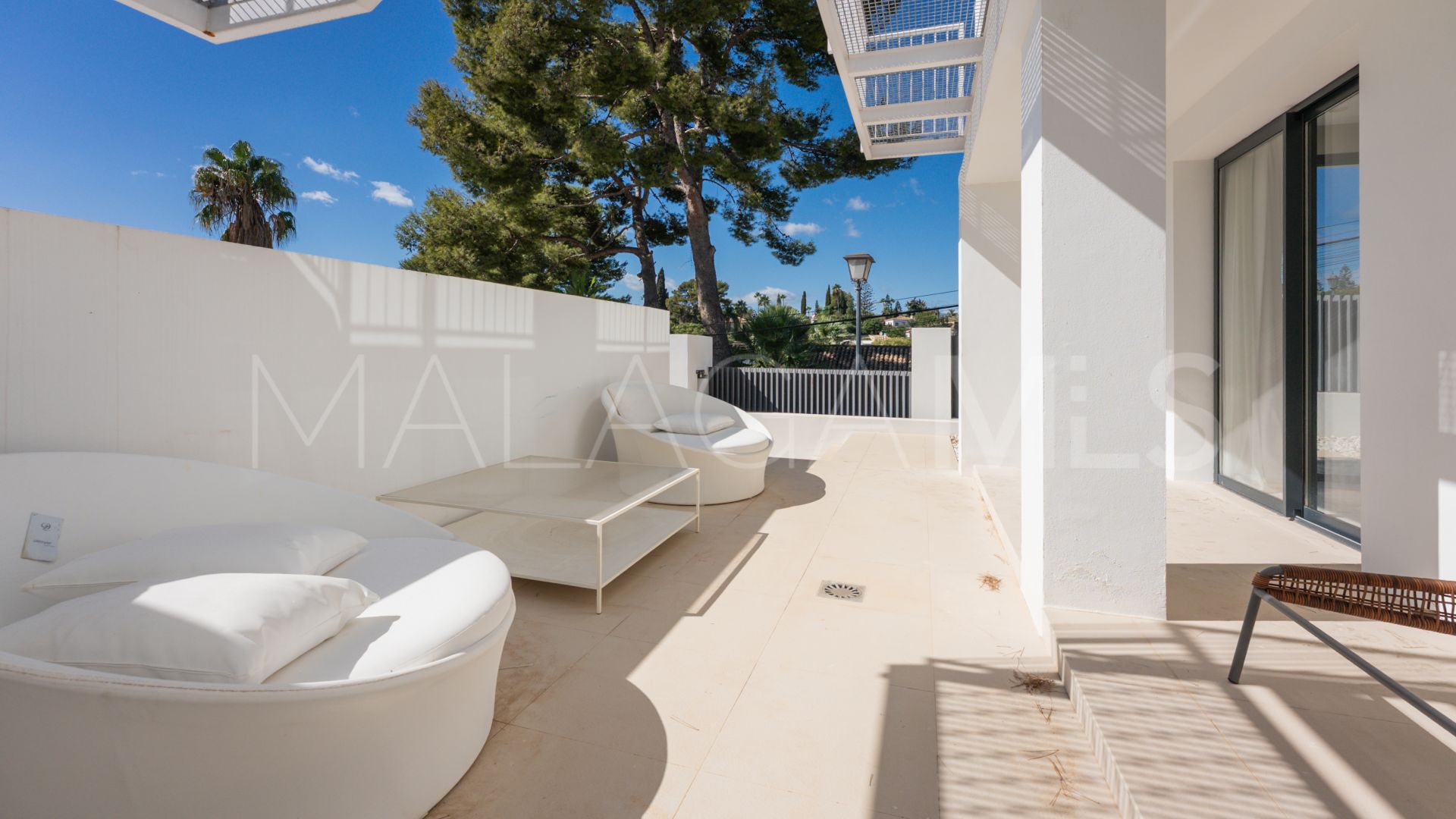 Villa for sale in Nueva Andalucia