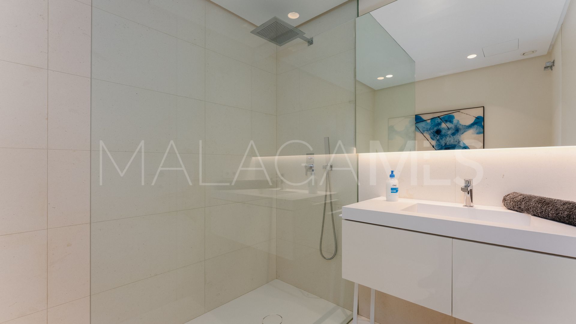 Villa for sale in Nueva Andalucia