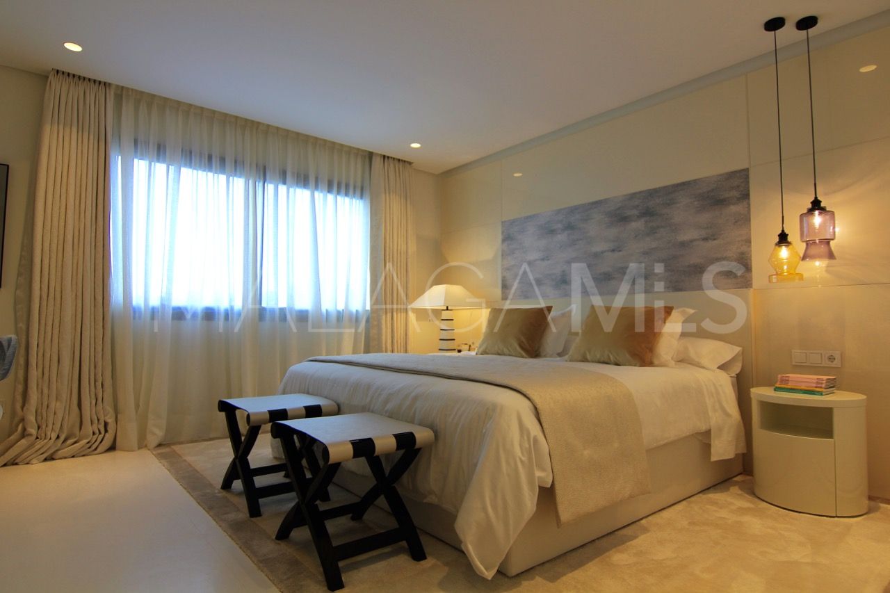 Villa for sale in Nueva Andalucia