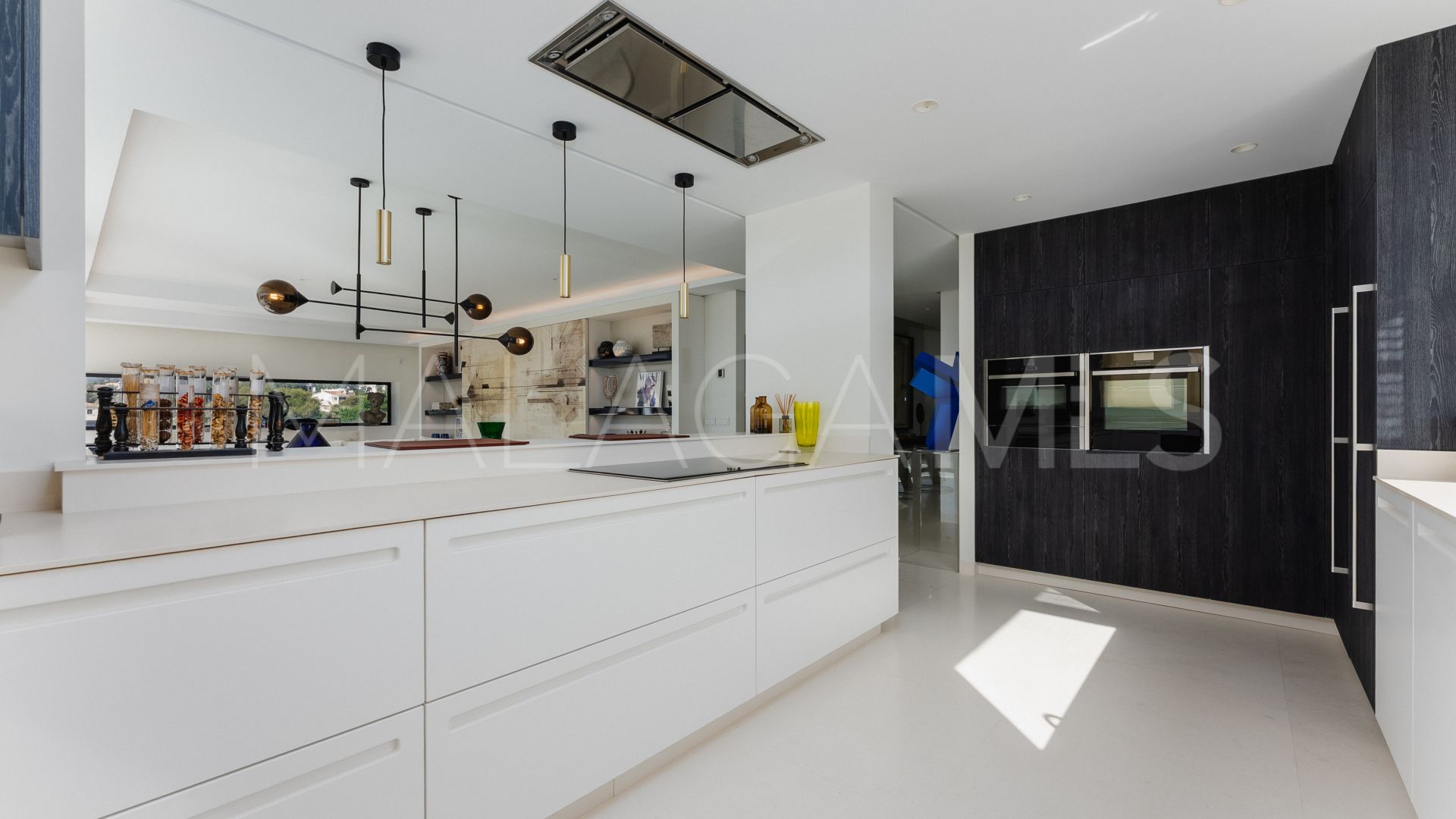 Villa for sale in Nueva Andalucia