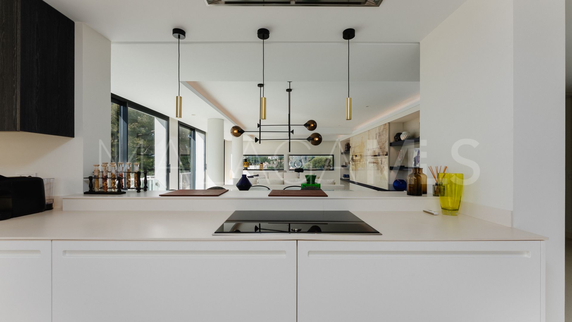 Villa for sale in Nueva Andalucia