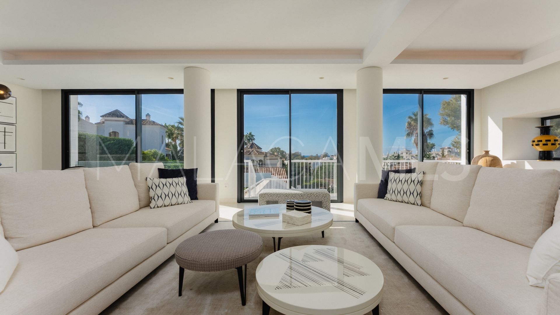 Villa for sale in Nueva Andalucia