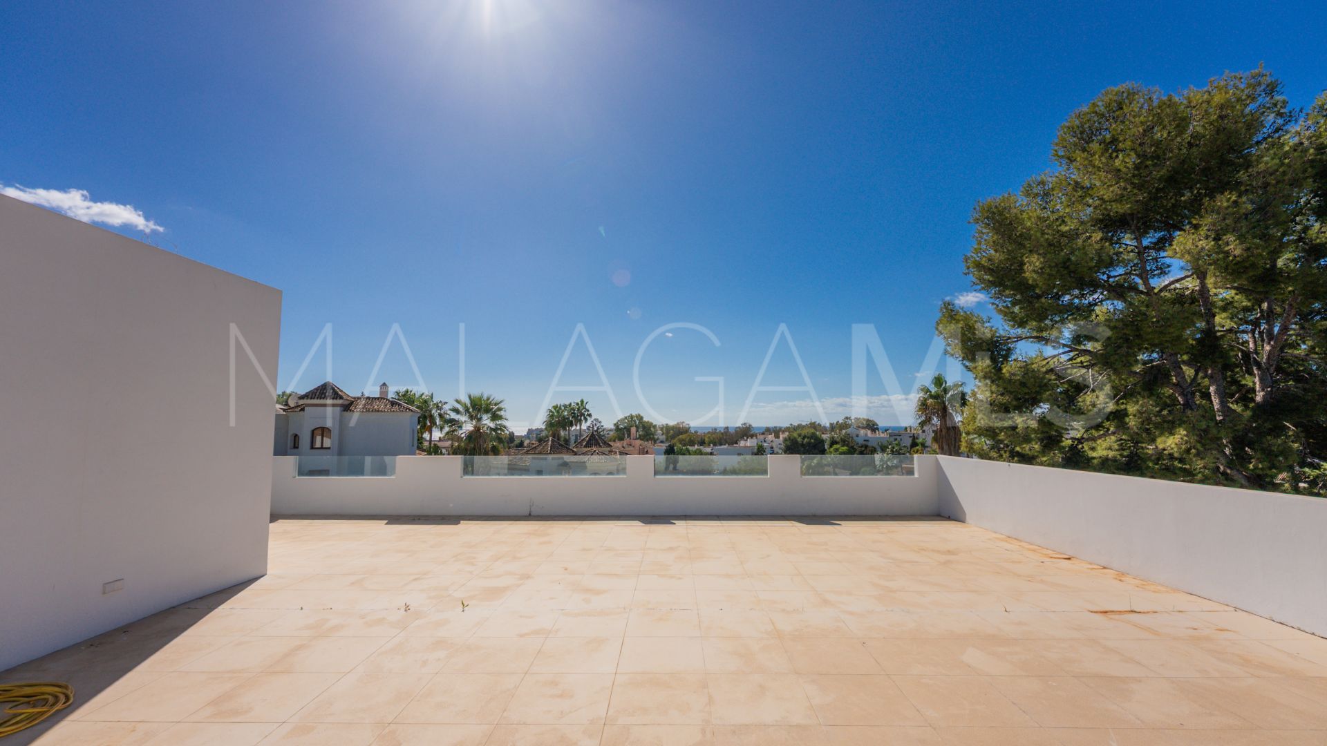 Villa for sale in Nueva Andalucia