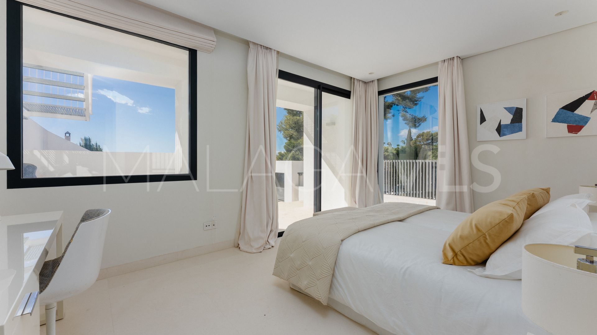 Villa for sale in Nueva Andalucia