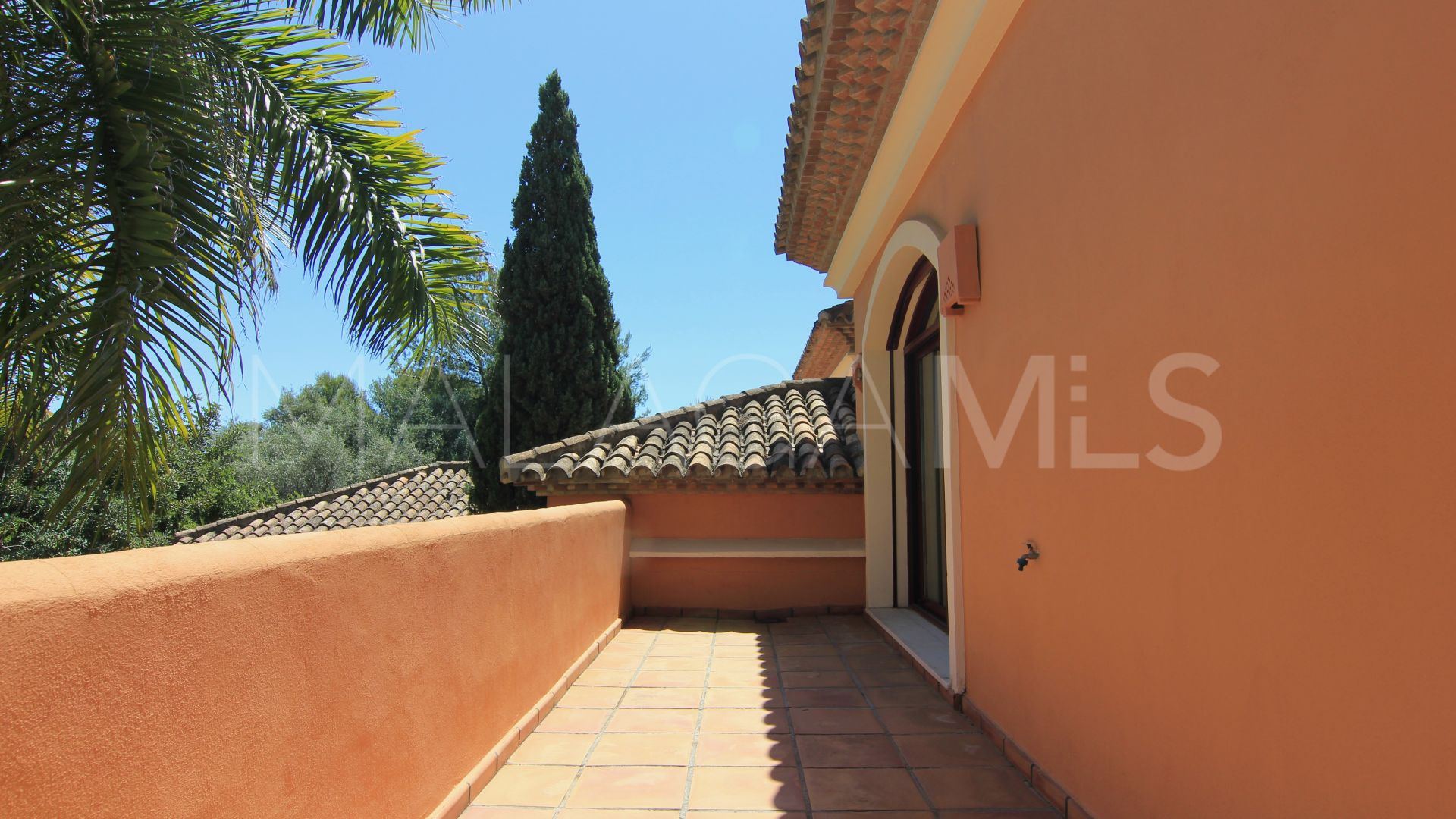 Villa for sale in Altos Reales