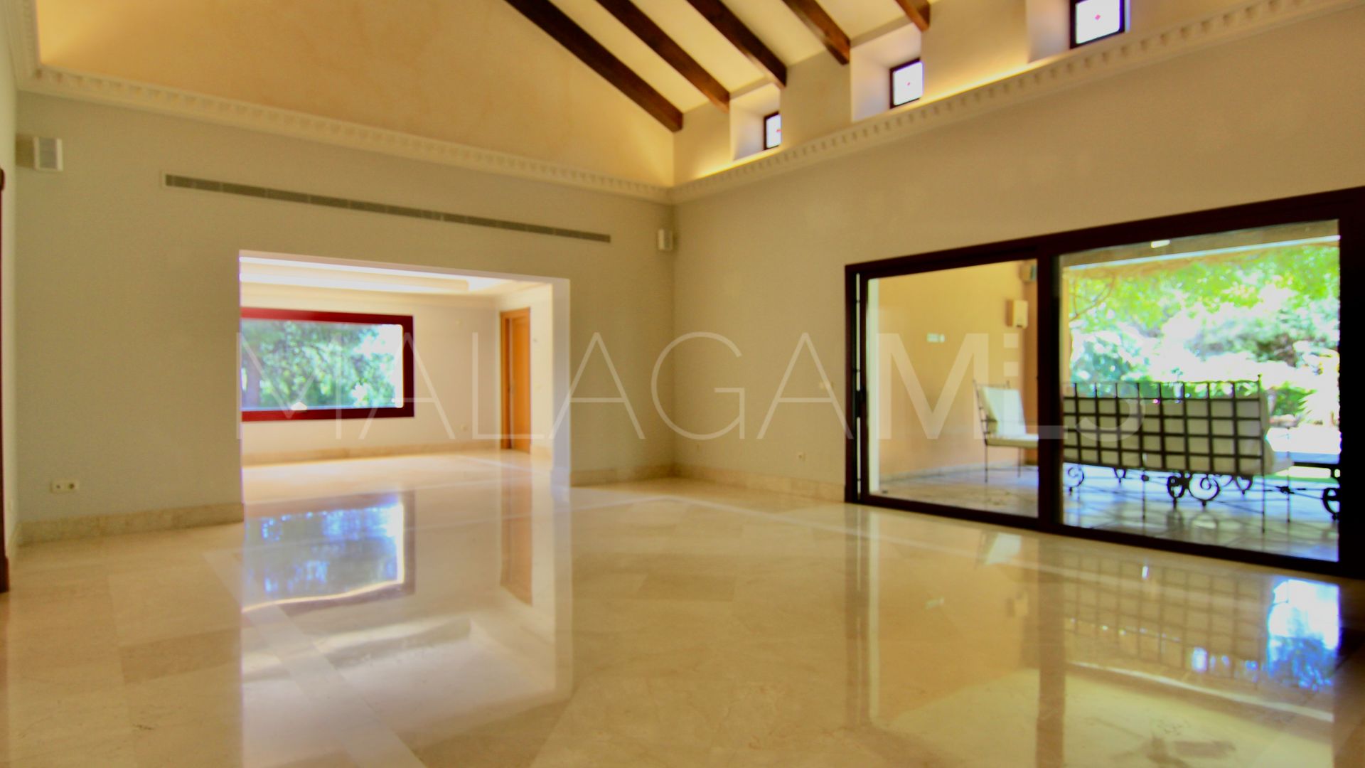 Villa for sale in Altos Reales