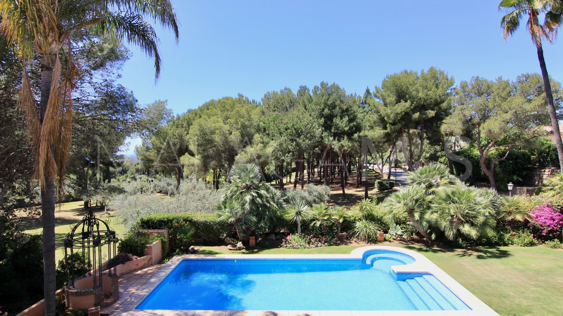 Villa for sale in Altos Reales