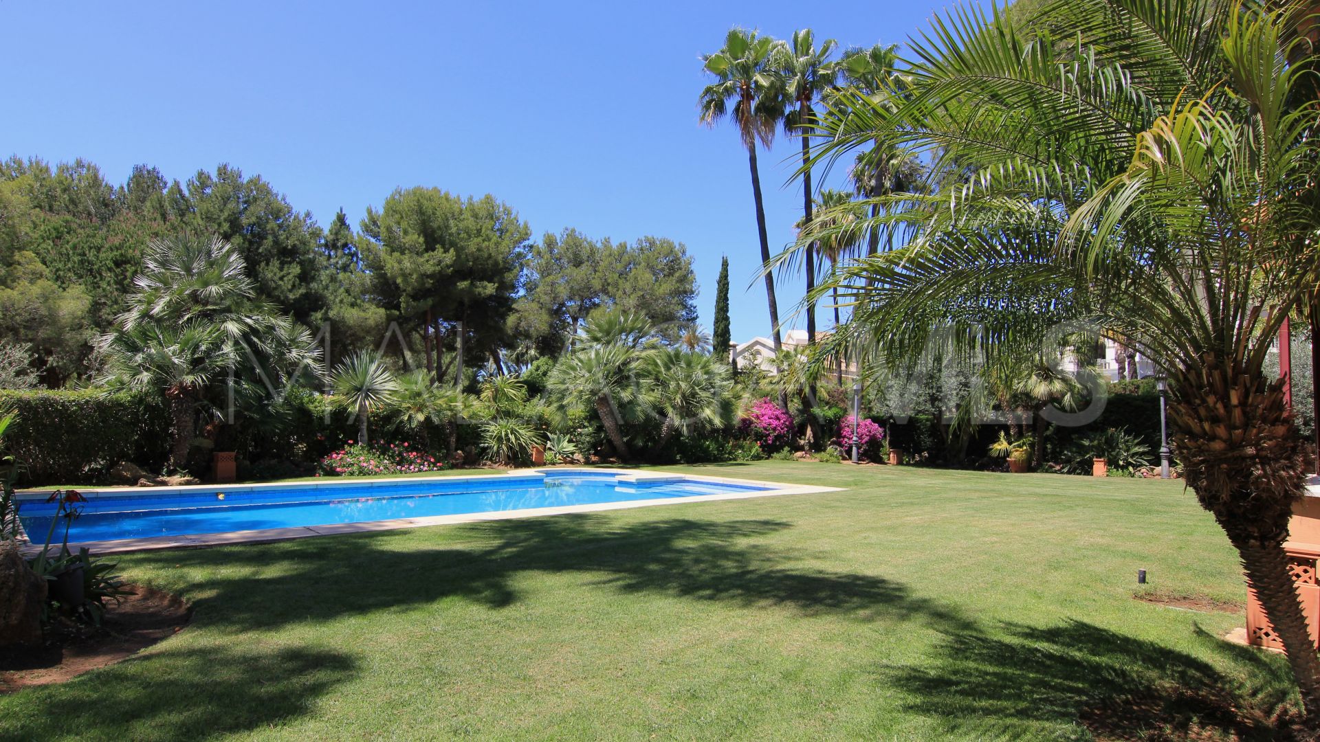 Villa for sale in Altos Reales