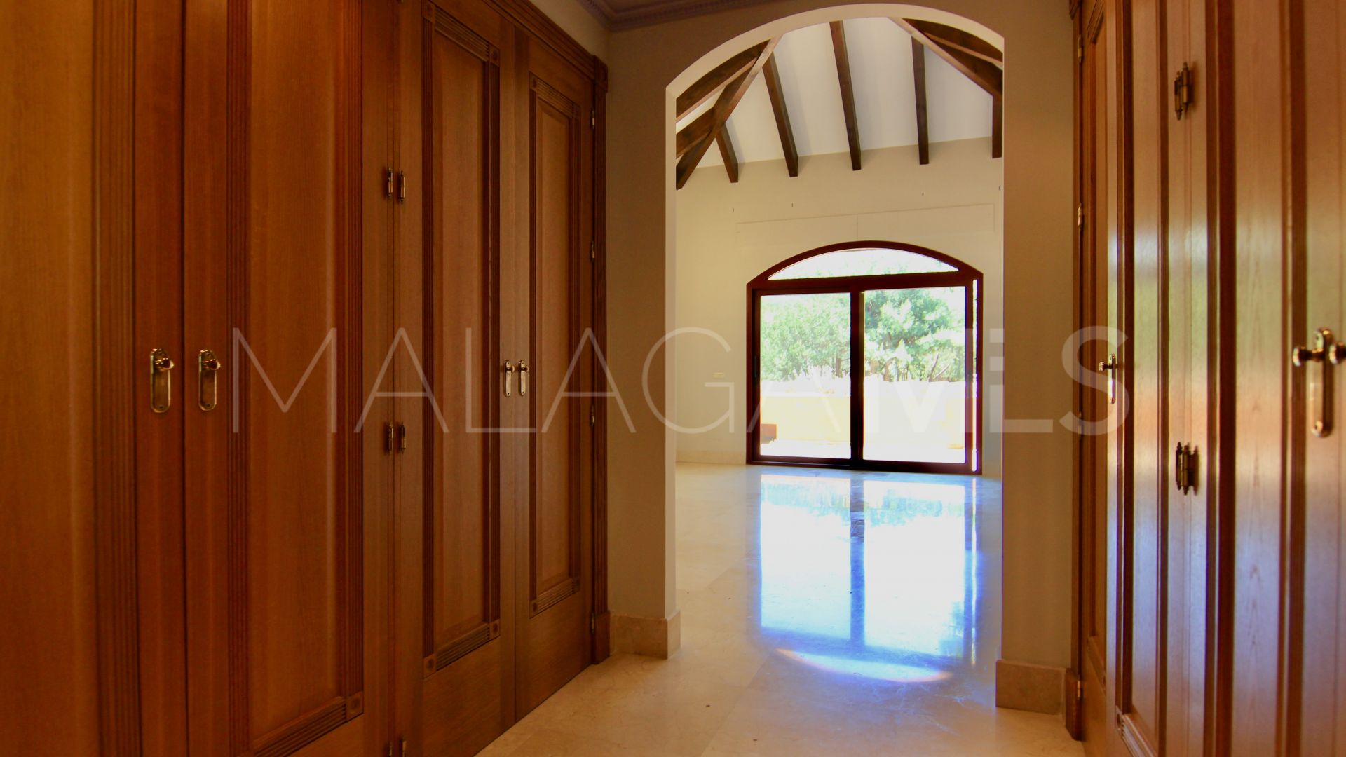 Villa for sale in Altos Reales