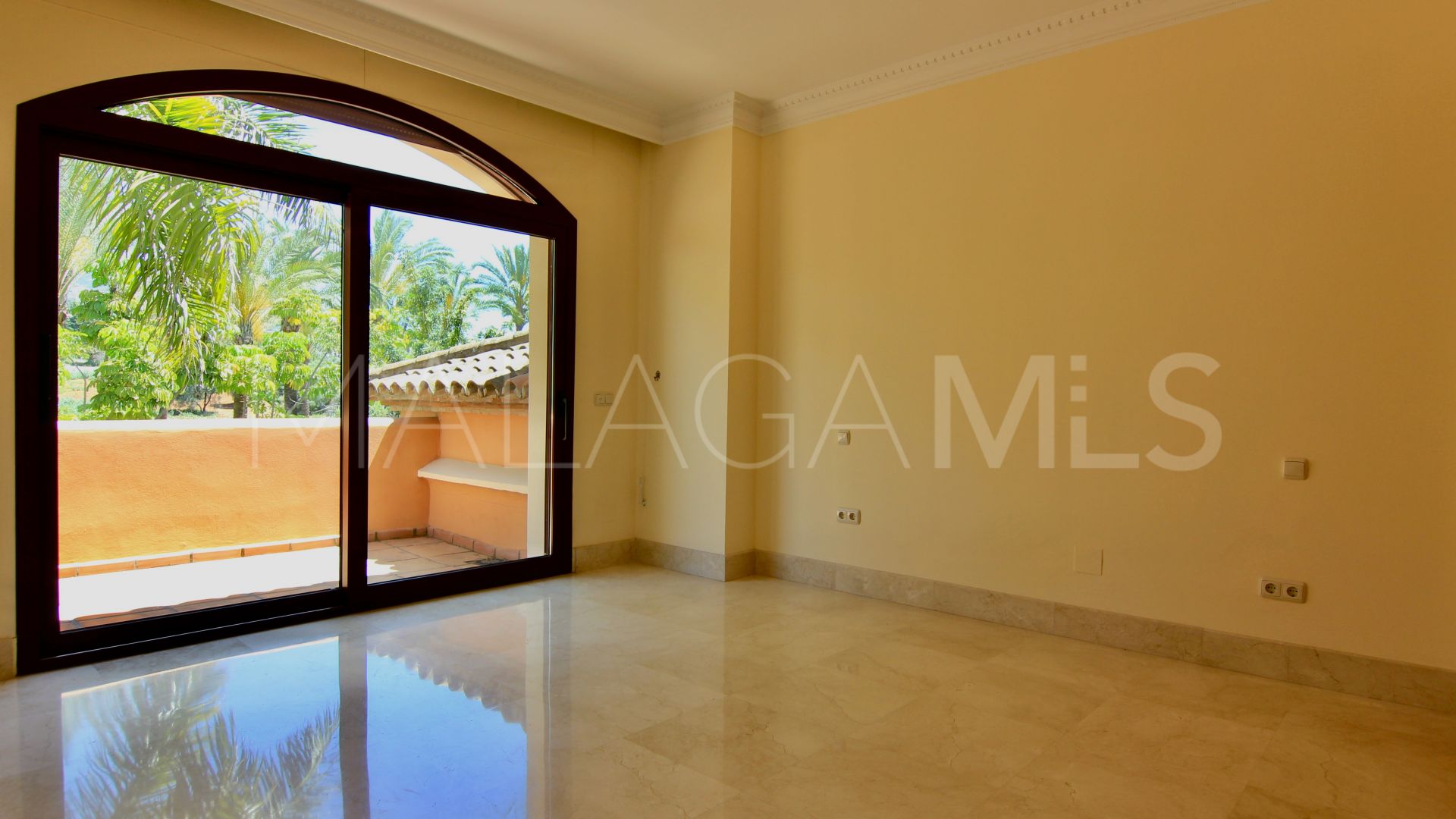 Villa for sale in Altos Reales