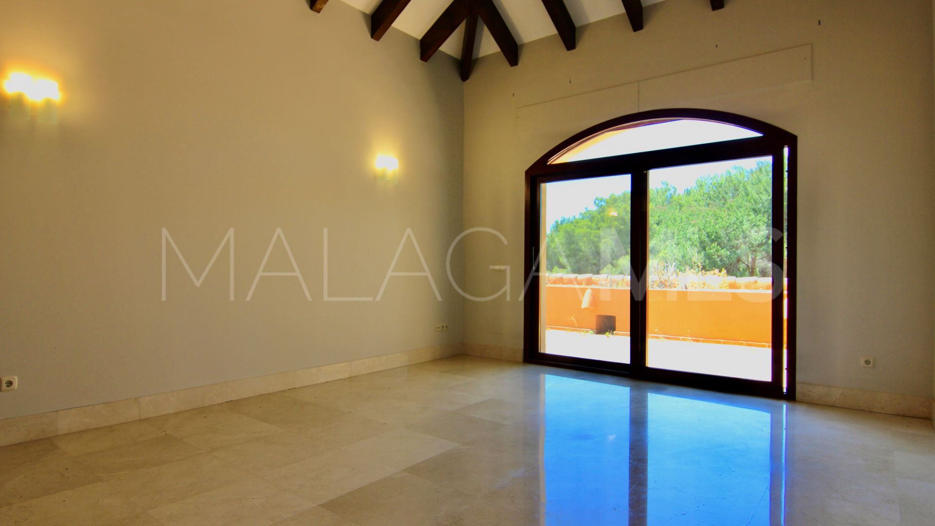 Villa for sale in Altos Reales