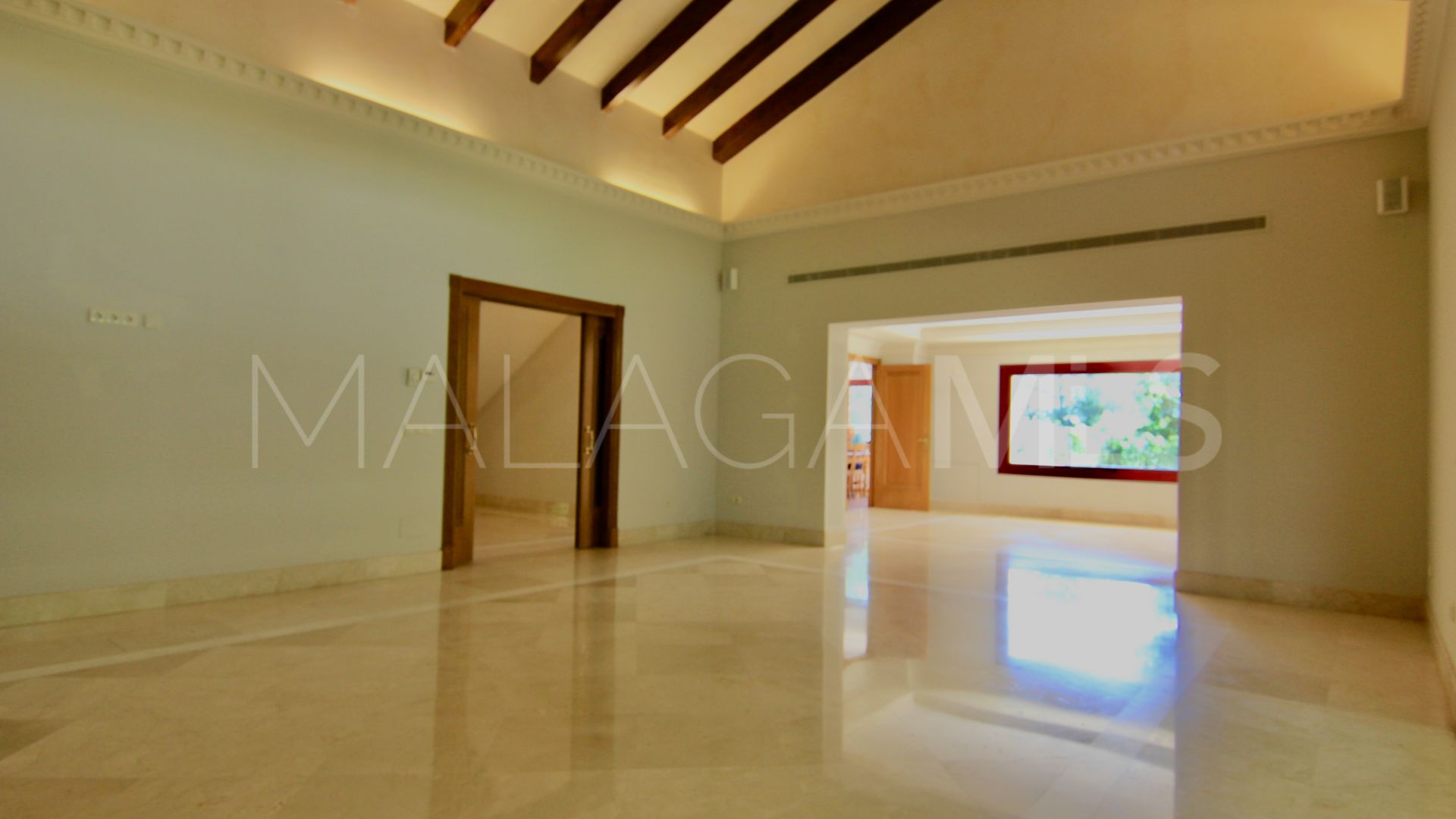 Villa for sale in Altos Reales