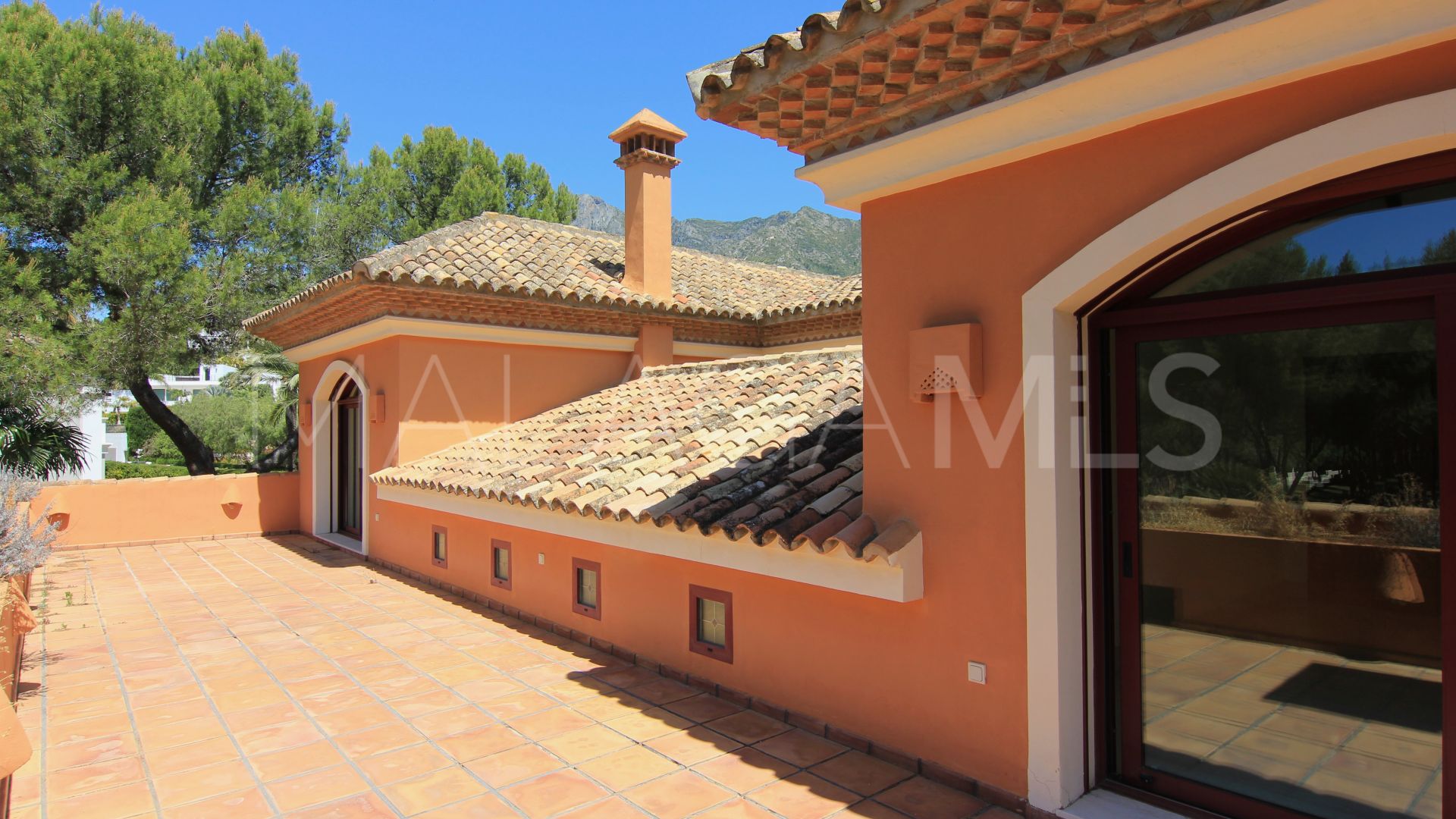 Villa for sale in Altos Reales