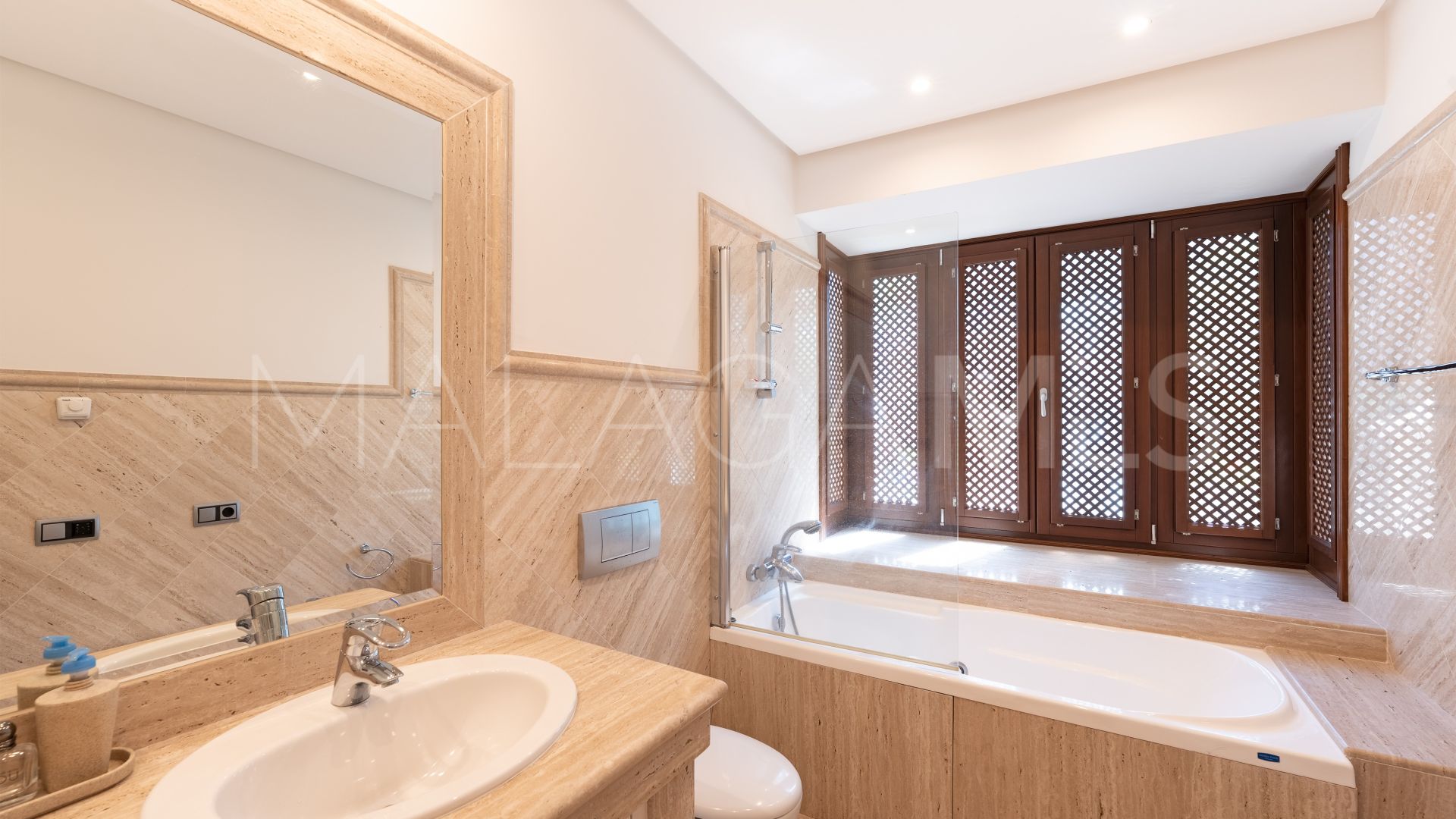 Appartement rez de chaussée for sale in Los Monteros Playa