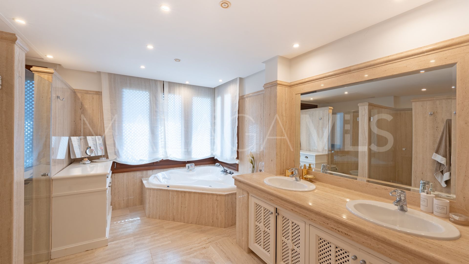 Appartement rez de chaussée for sale in Los Monteros Playa