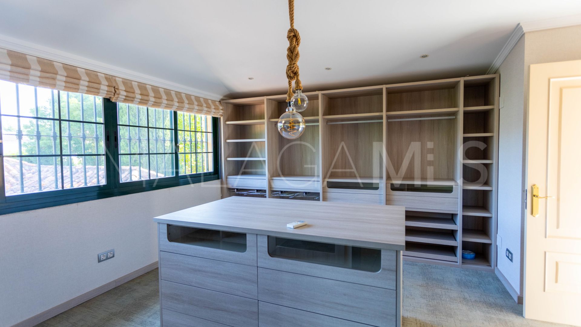 Villa for sale in Guadalmina Baja