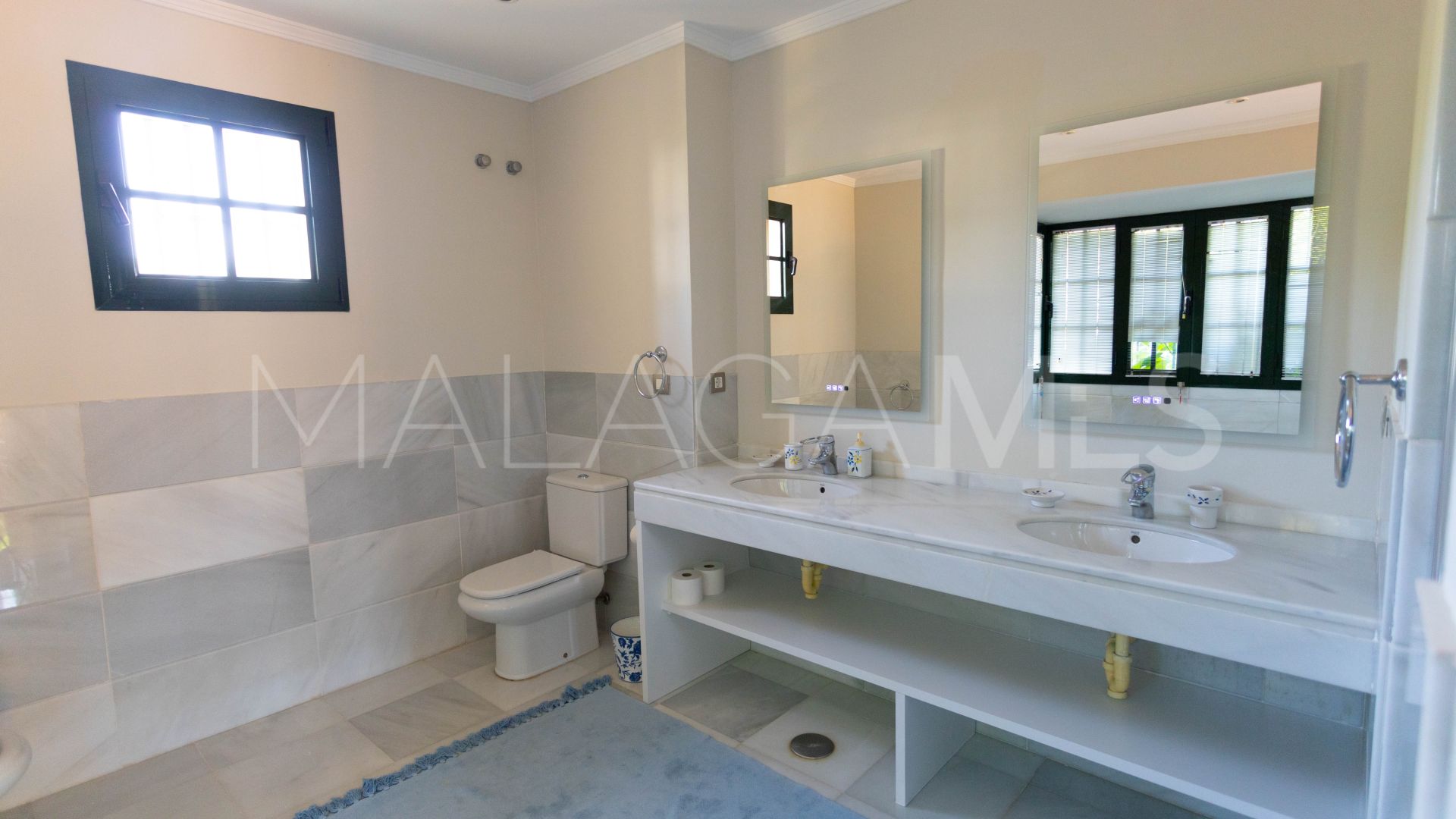 Villa for sale in Guadalmina Baja