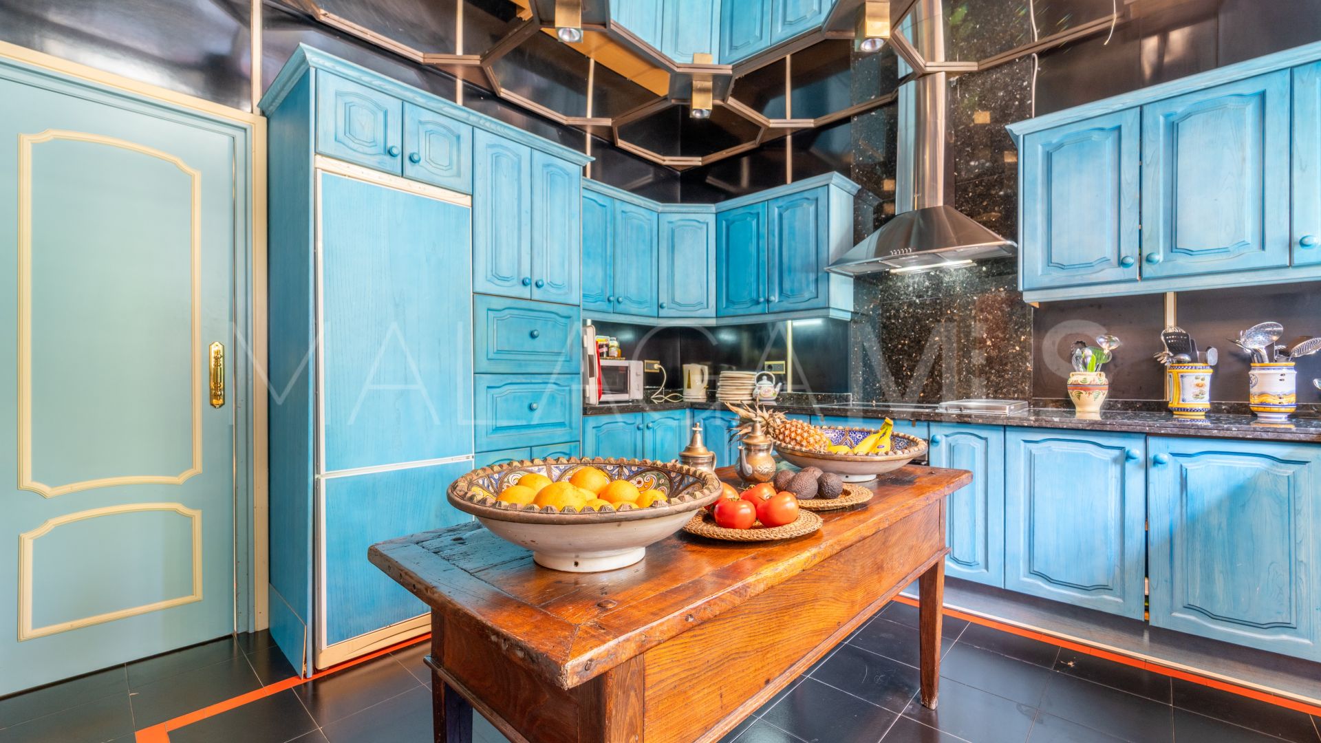 Villa for sale in Beach Side New Golden Mile