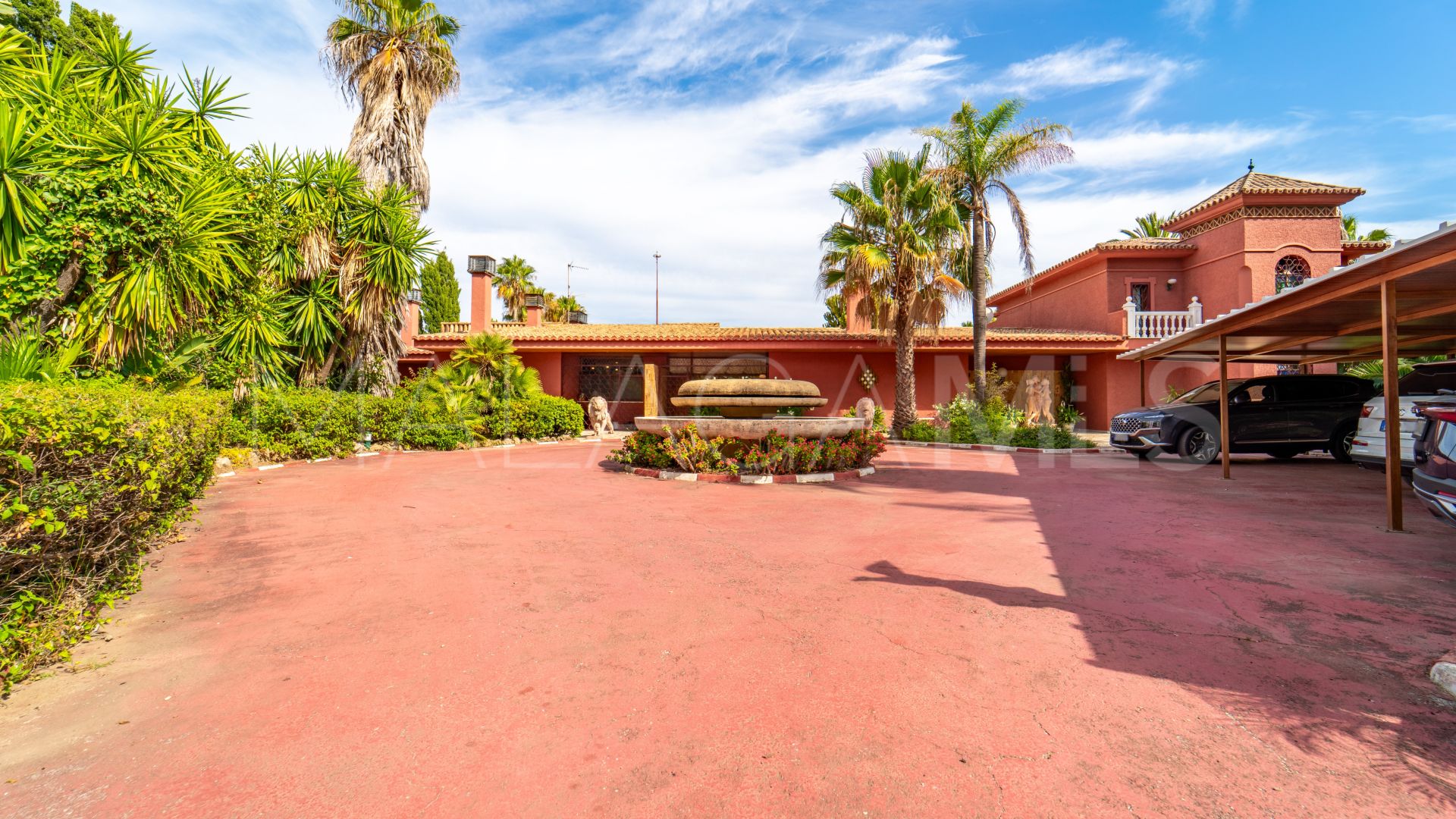 Villa for sale in Beach Side New Golden Mile