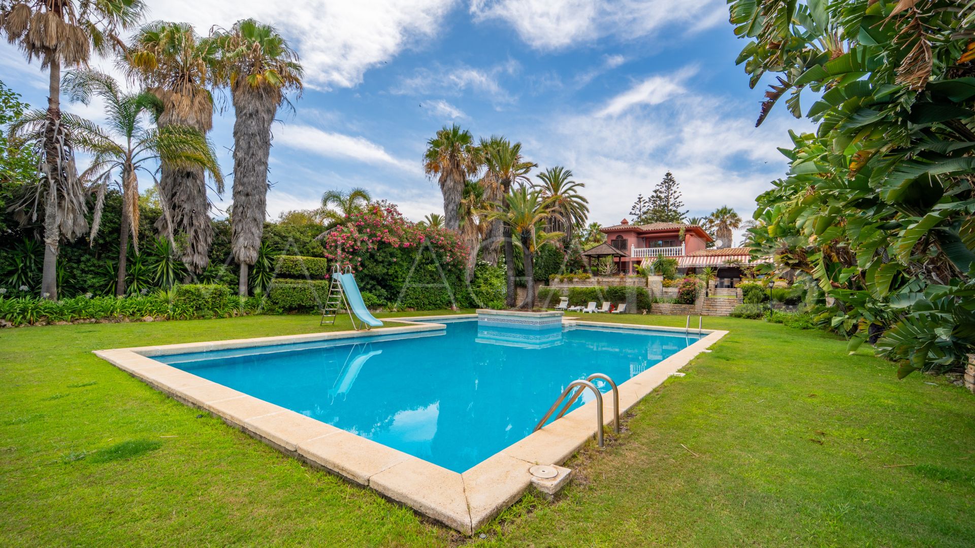 Villa for sale in Beach Side New Golden Mile