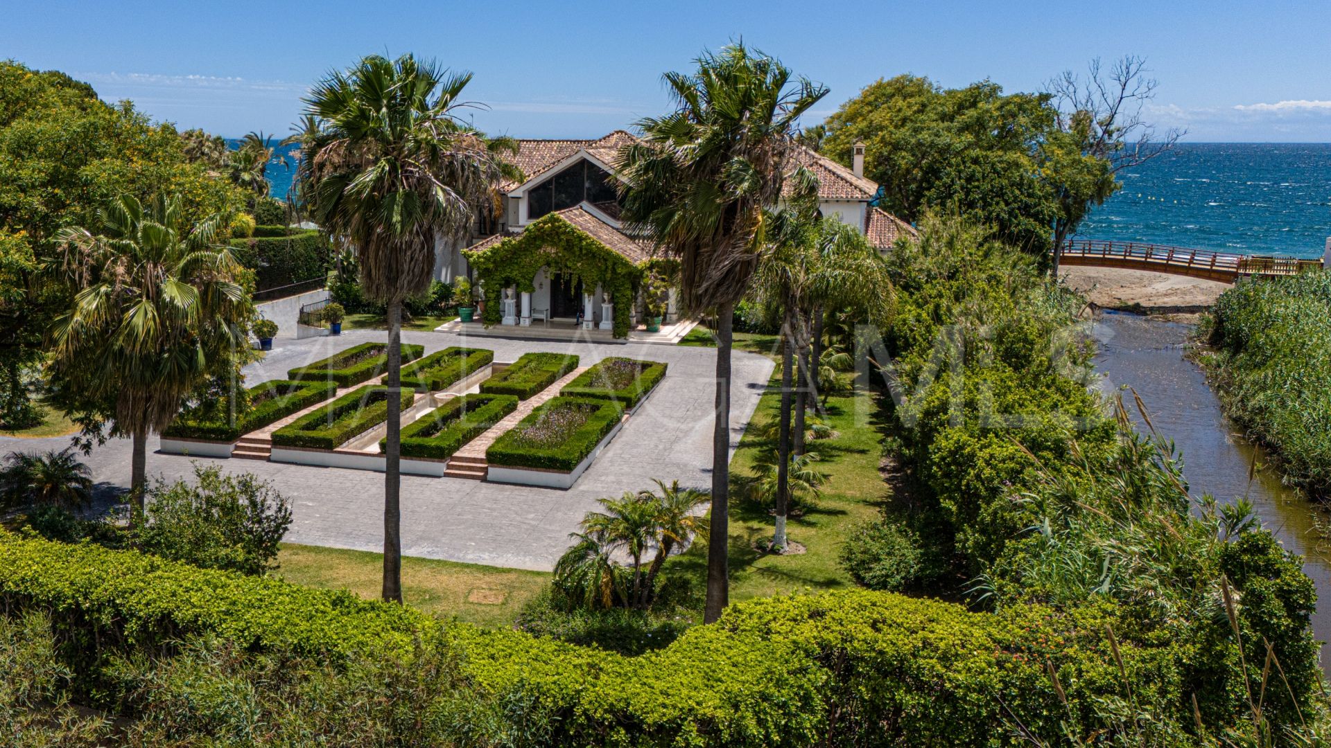 Villa for sale in Beach Side New Golden Mile
