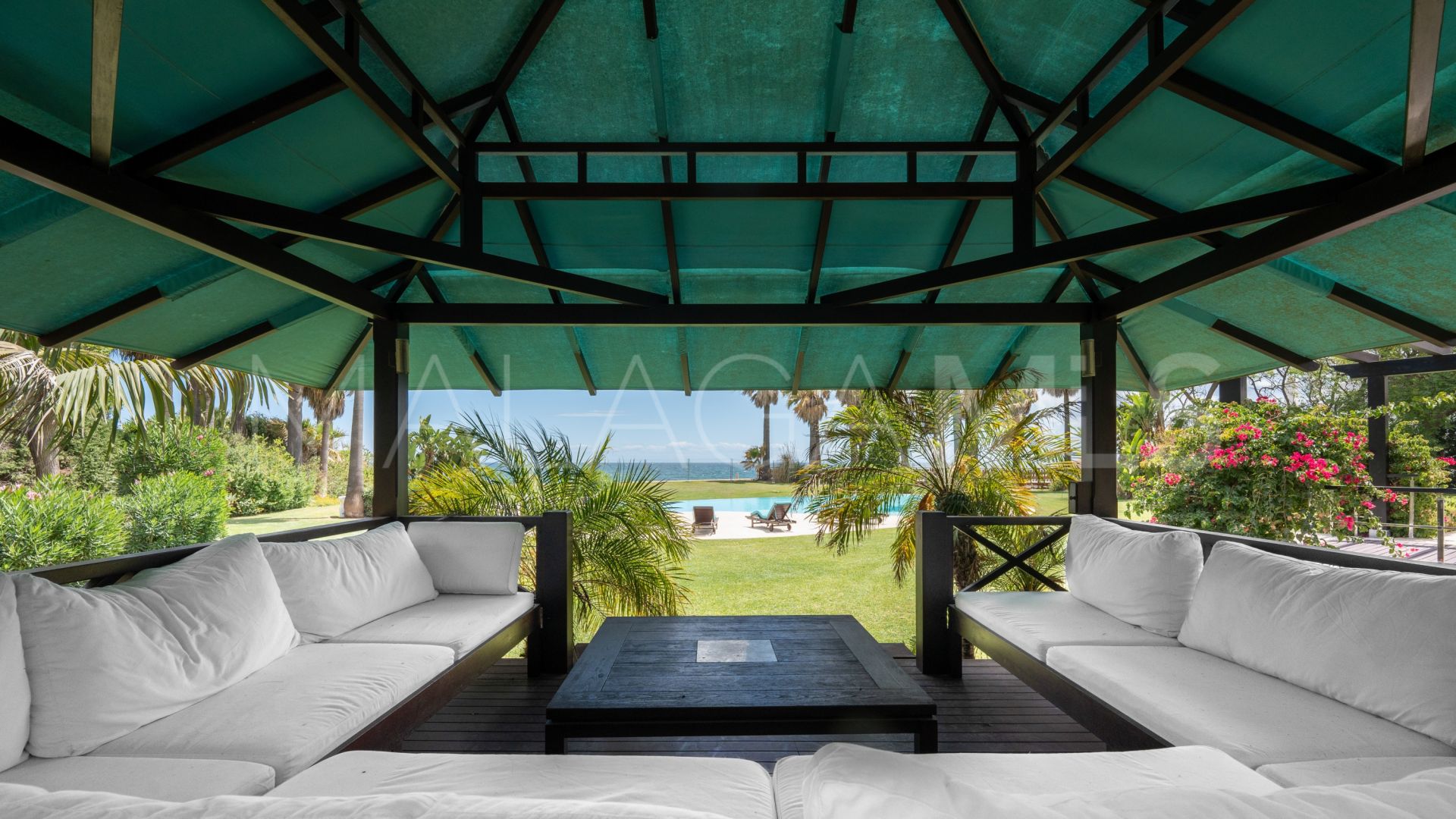 Villa for sale in Beach Side New Golden Mile