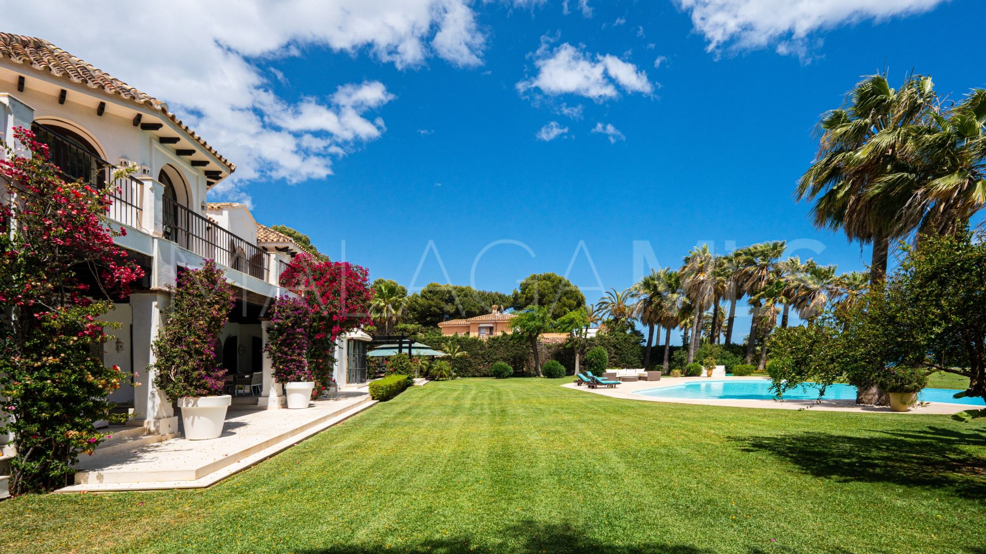 Villa for sale in Beach Side New Golden Mile