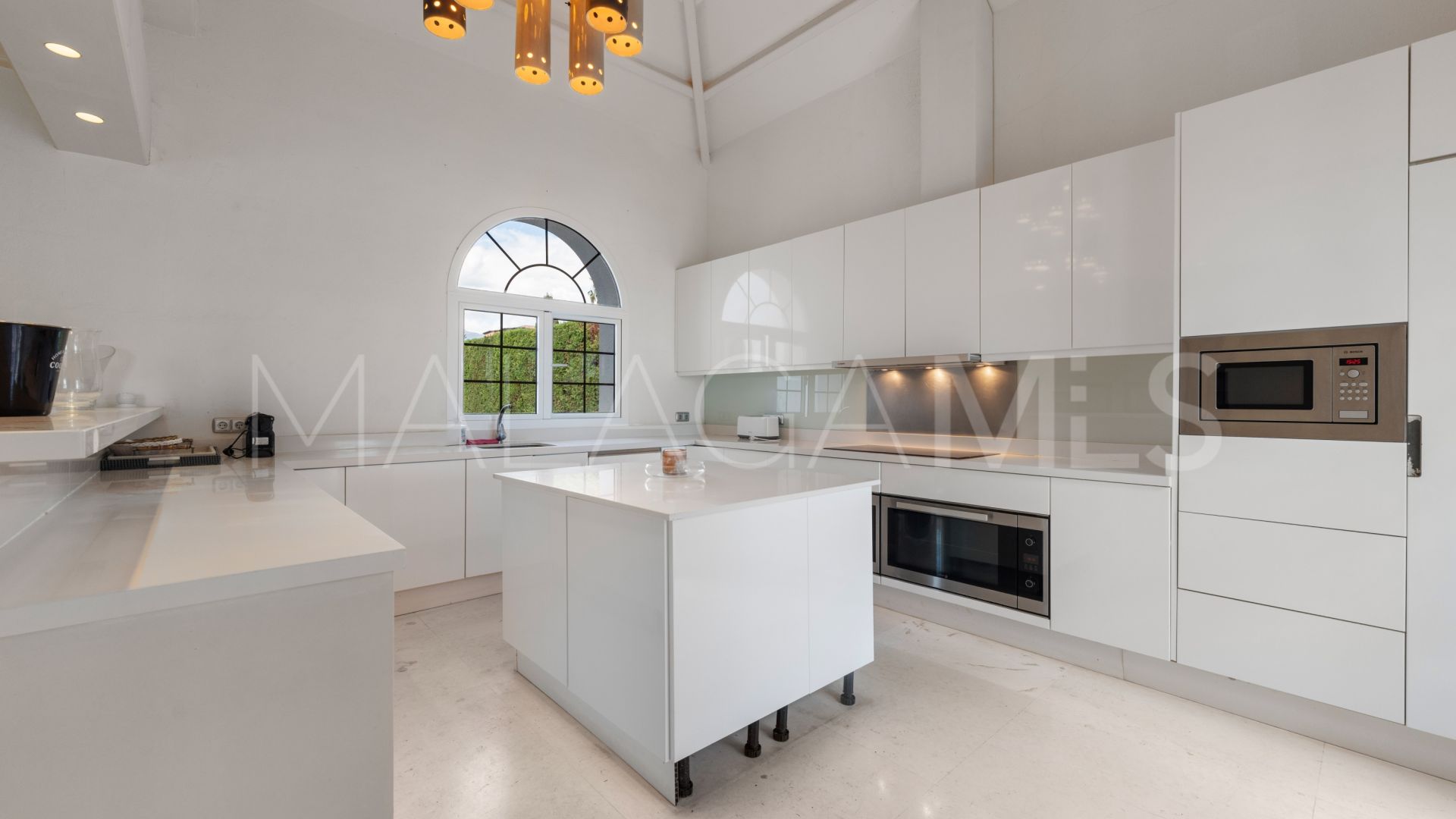Villa for sale in Beach Side New Golden Mile