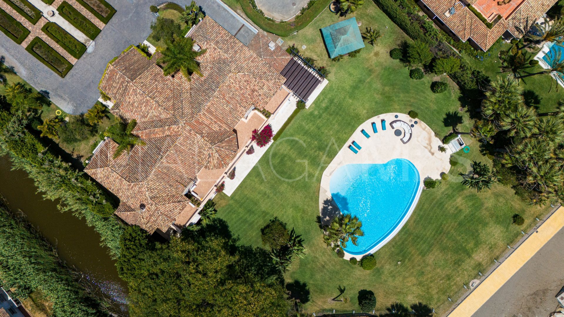 Villa for sale in Beach Side New Golden Mile