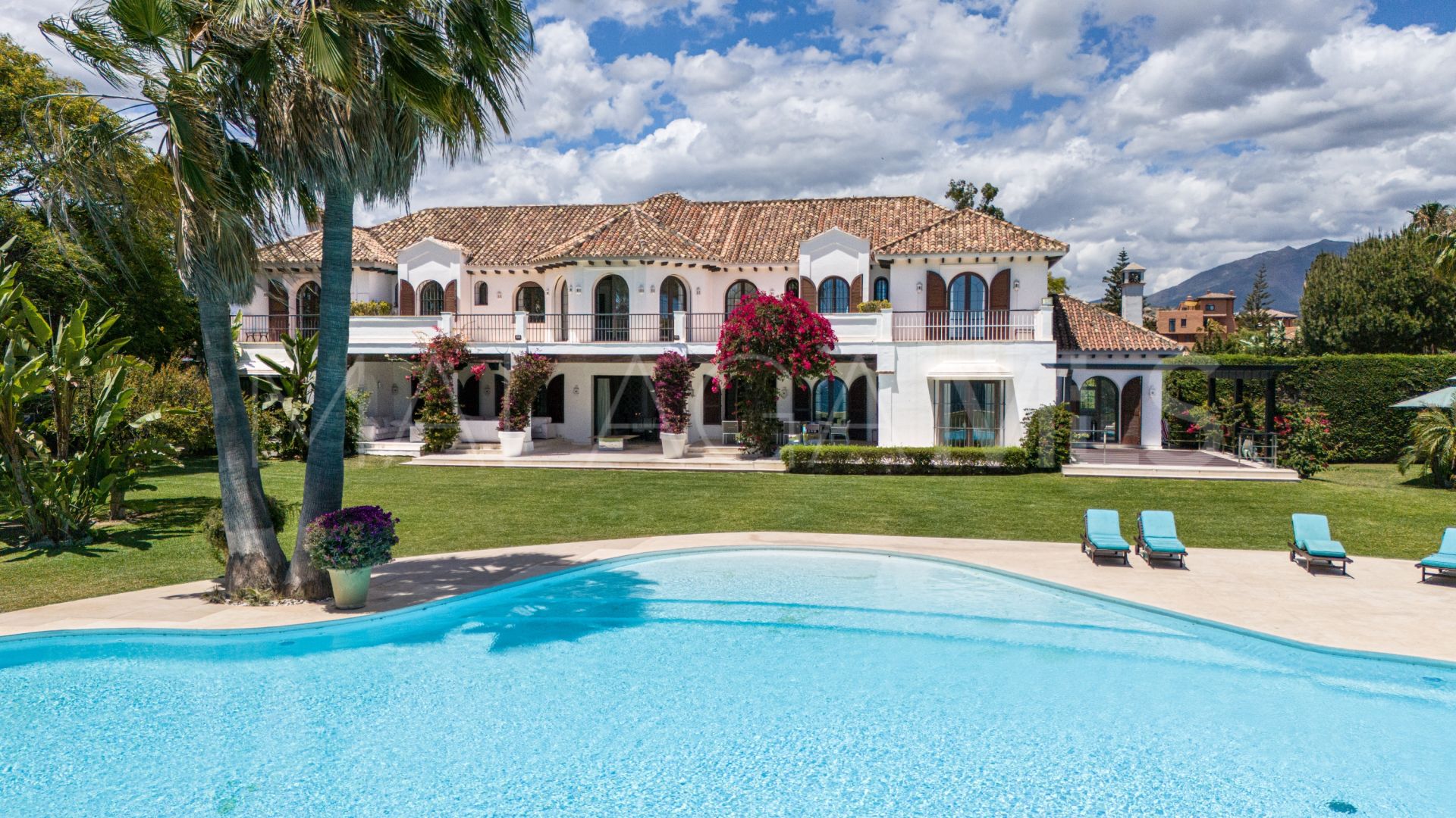 Villa for sale in Beach Side New Golden Mile