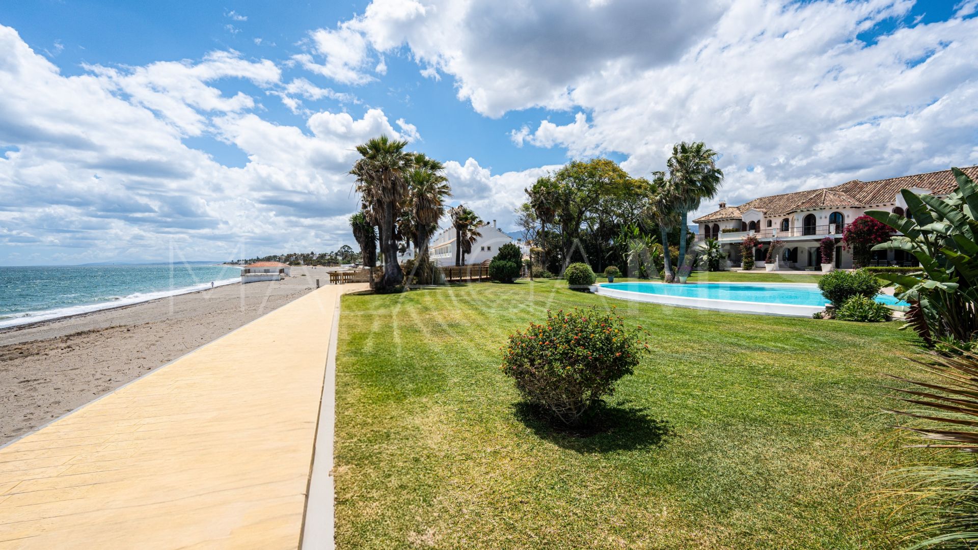 Villa for sale in Beach Side New Golden Mile